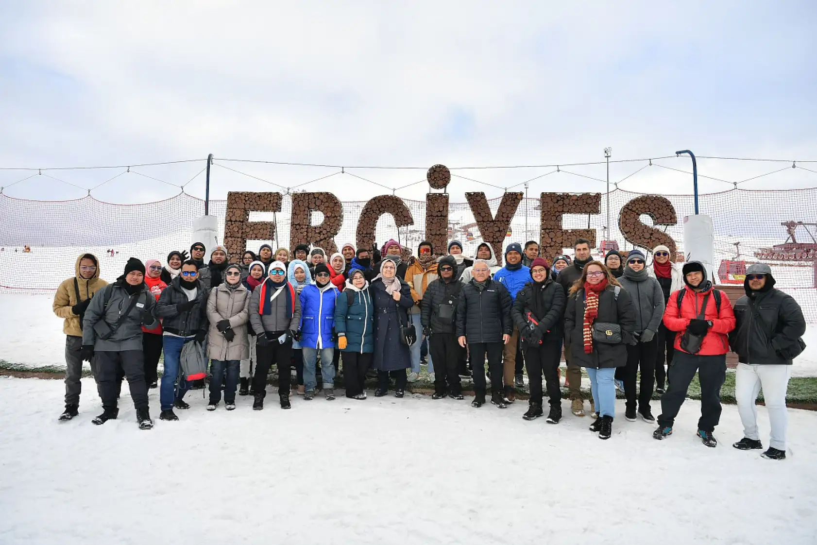 Başkan Büyükkılıç, Erciyes'te yerli yabancı turistlerle buluştu