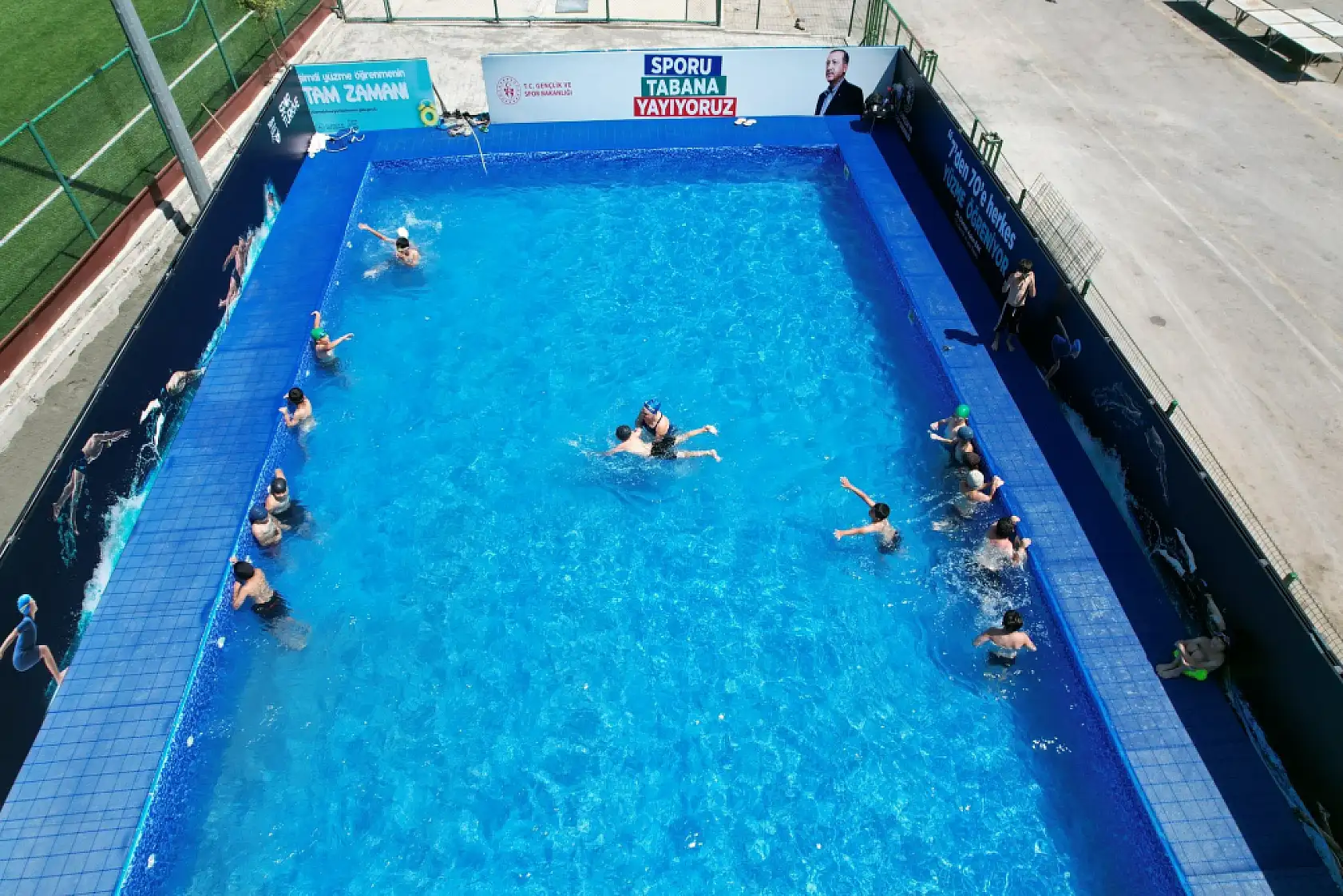Kayseri'ye yüzme havuzu! Bakanlık yaptı, kapılar açıldı