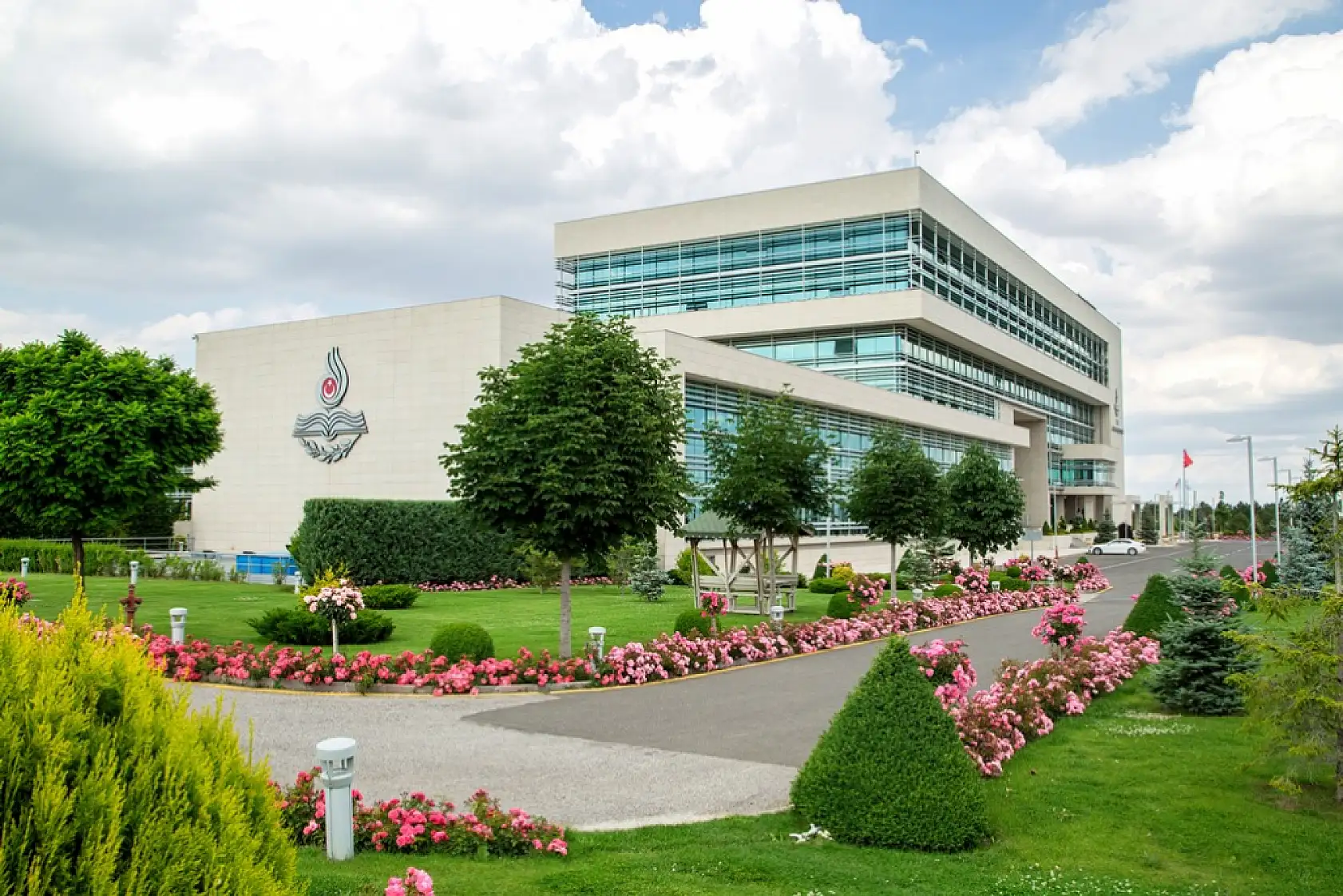 Anayasa'nın ilk 4 maddesi nedir? İlk 4 maddede hangi hükümler yer alır?