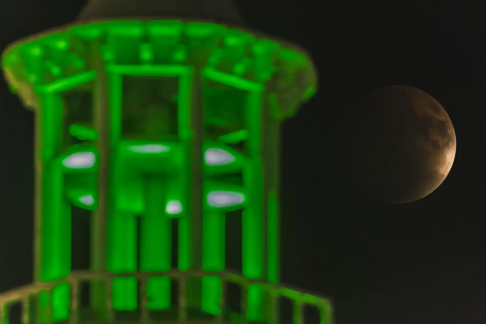 Kayseri semalarında muhteşem gösteri: Kanlı ay tutulması büyüledi!