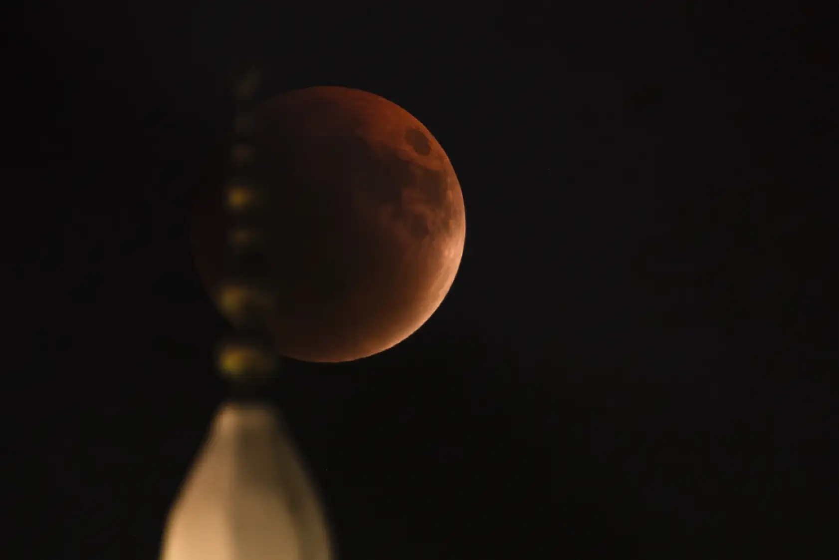 Kayseri semalarında muhteşem gösteri: Kanlı ay tutulması büyüledi!