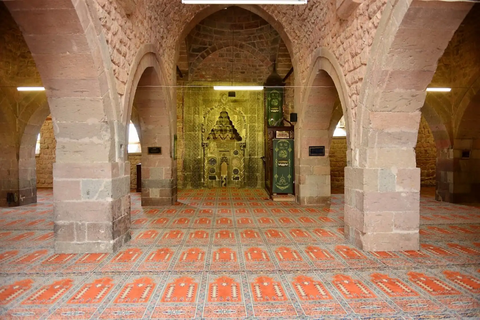 Kayseri'de çeşmesinden şerbet akan cami ve sırları...