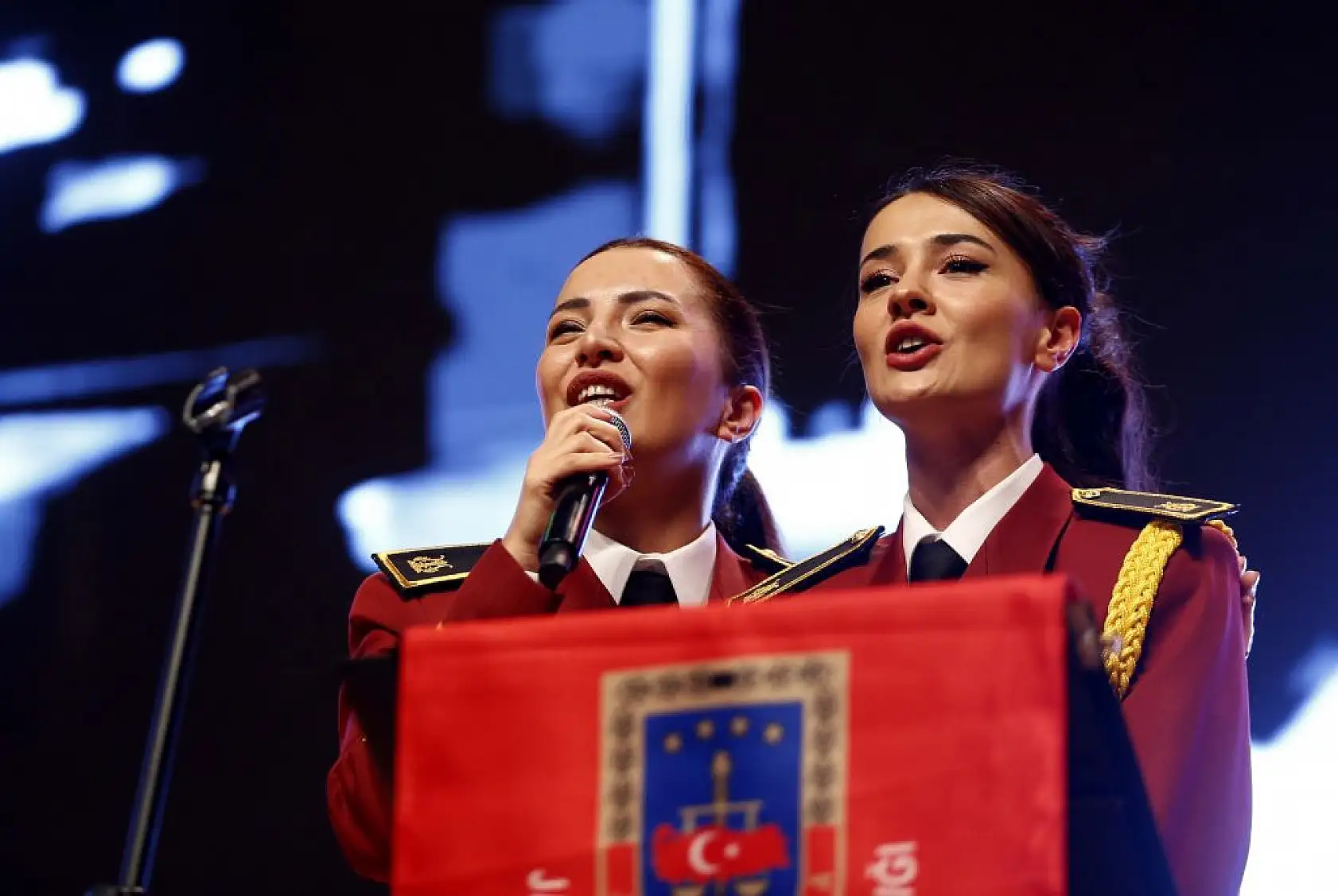 Öğretmenler için sahne aldılar