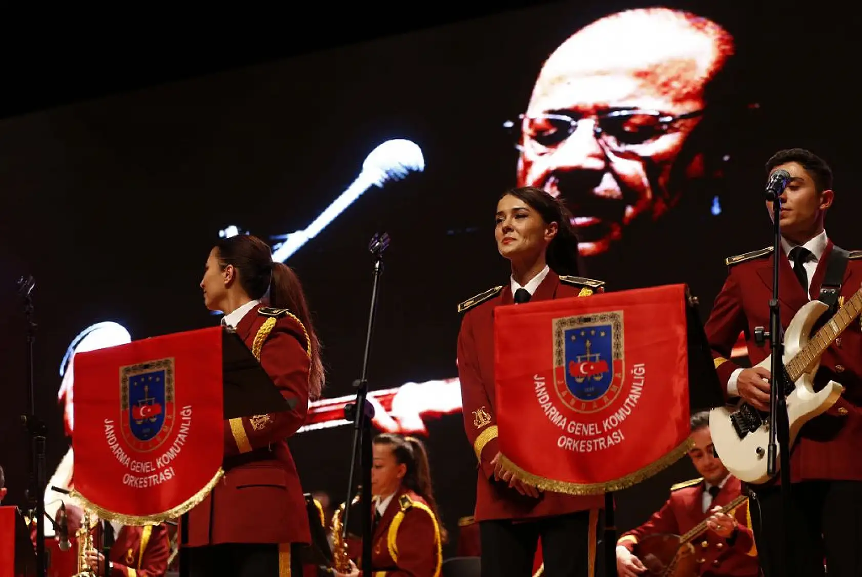 Öğretmenler için sahne aldılar