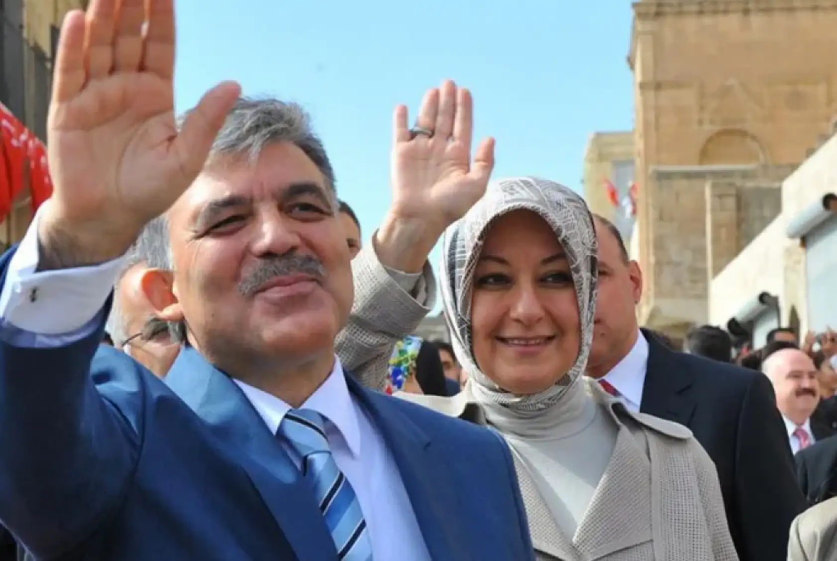 Kayserili eski cumhurbaşkanının İngiltere ziyareti gündem oldu: Eşi Hayrünnisa Gül'ün parası kayboldu!