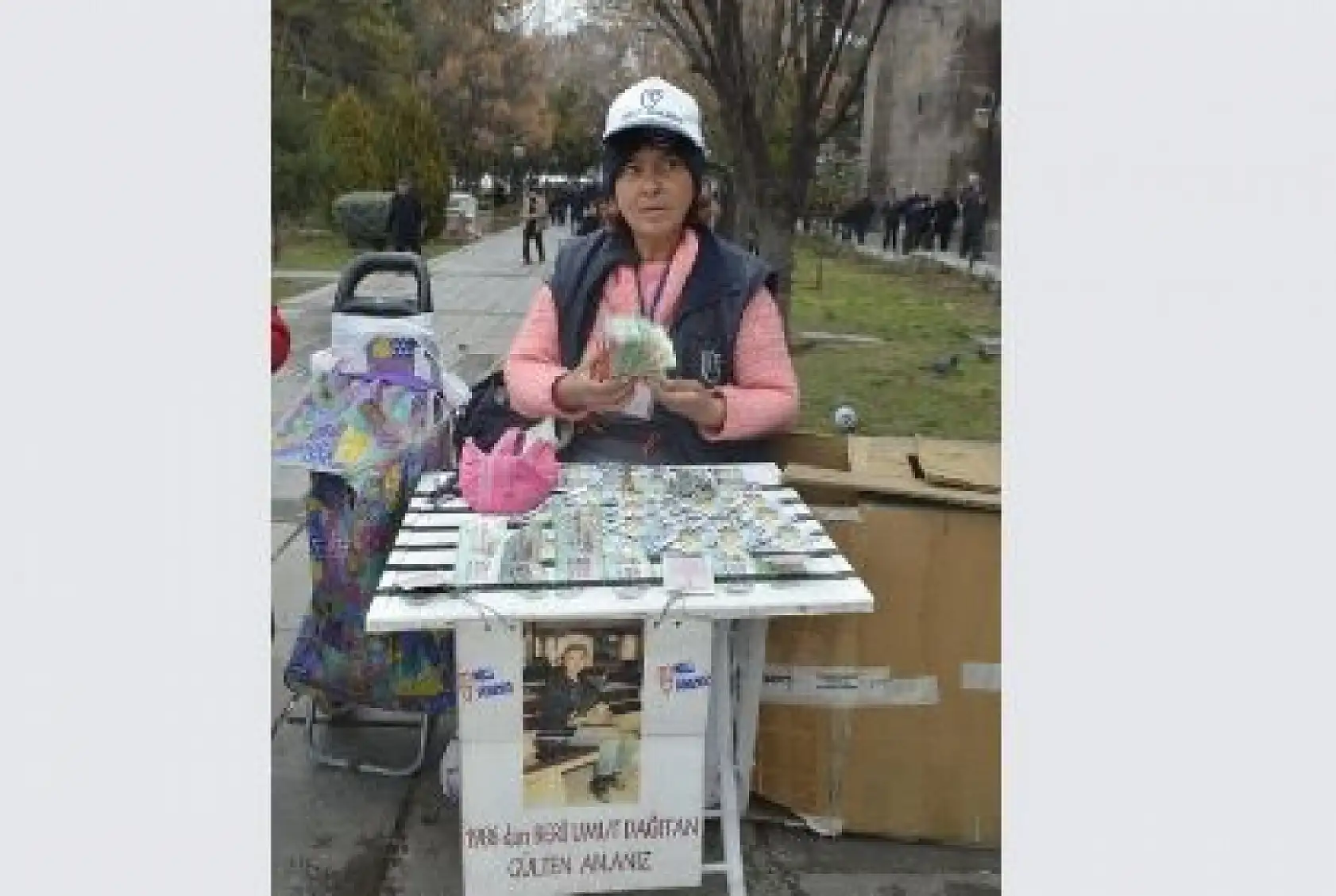 30 yıl önce gazinolarda şarkı söylüyordu – Şimdi Kayseri meydanında piyango bileti satıyor!