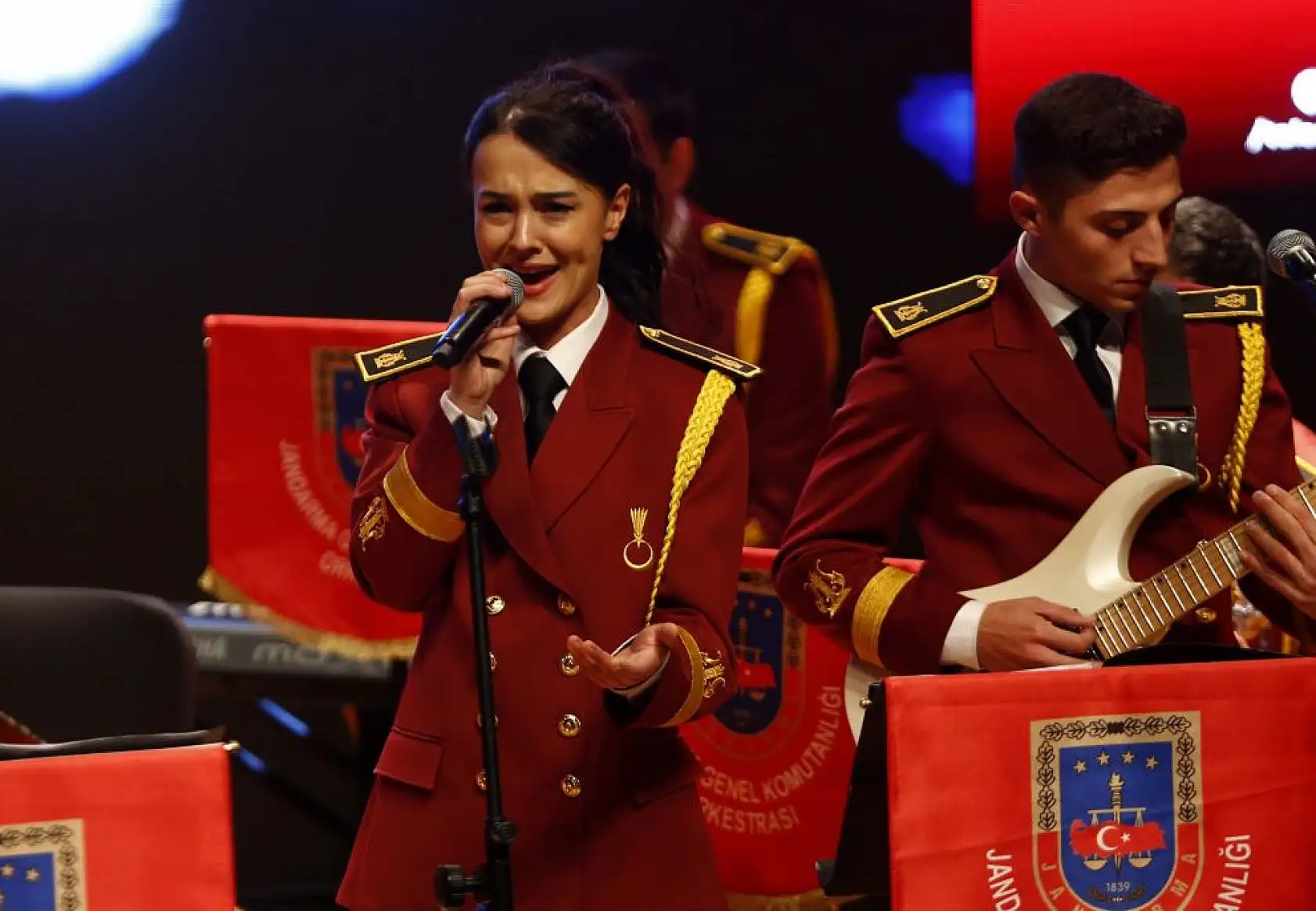 Öğretmenler için sahne aldılar