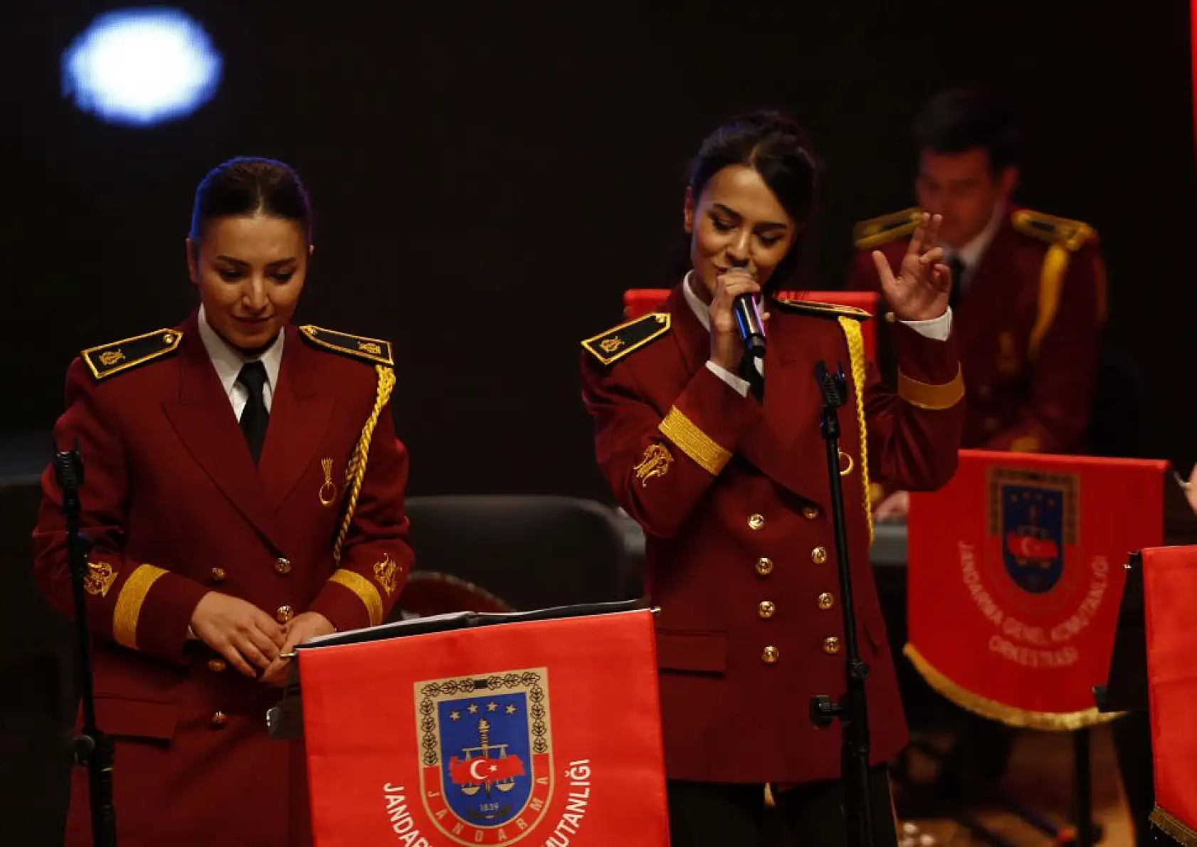 Öğretmenler için sahne aldılar