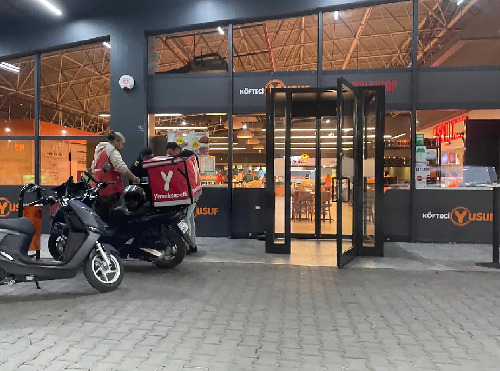 Köfteci Yusufʼta masalar boş kaldı - Kayseri şubesinde durumlar nasıl?