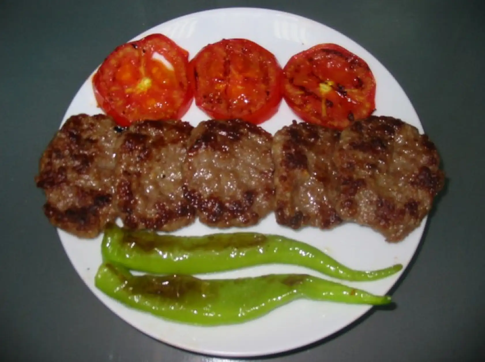 Köftesinden domuz eti çıkan ünlü firma hangisi?