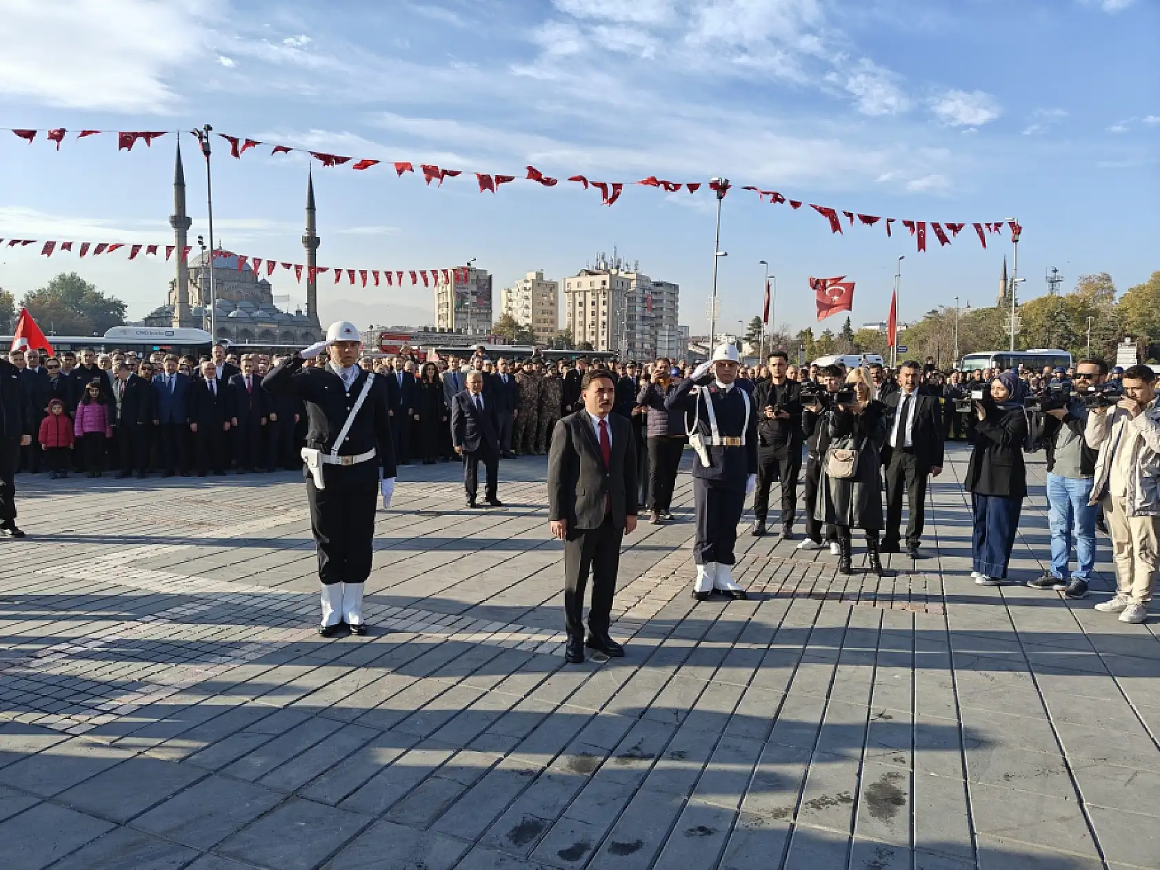 Kayseri'de Mustafa Kemal Atatürk saygıyla anıldı!