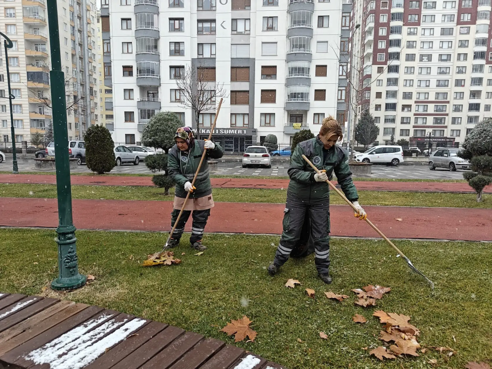 Kocasinan'da parklara kadın eli değiyor