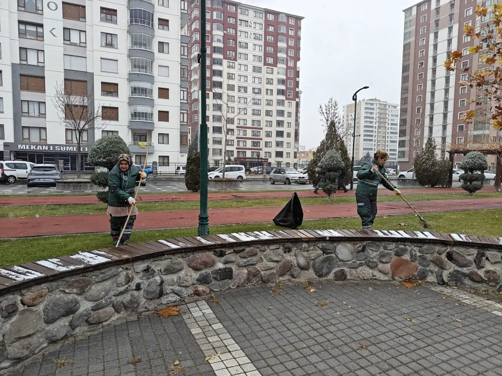 Kocasinan'da parklara kadın eli değiyor