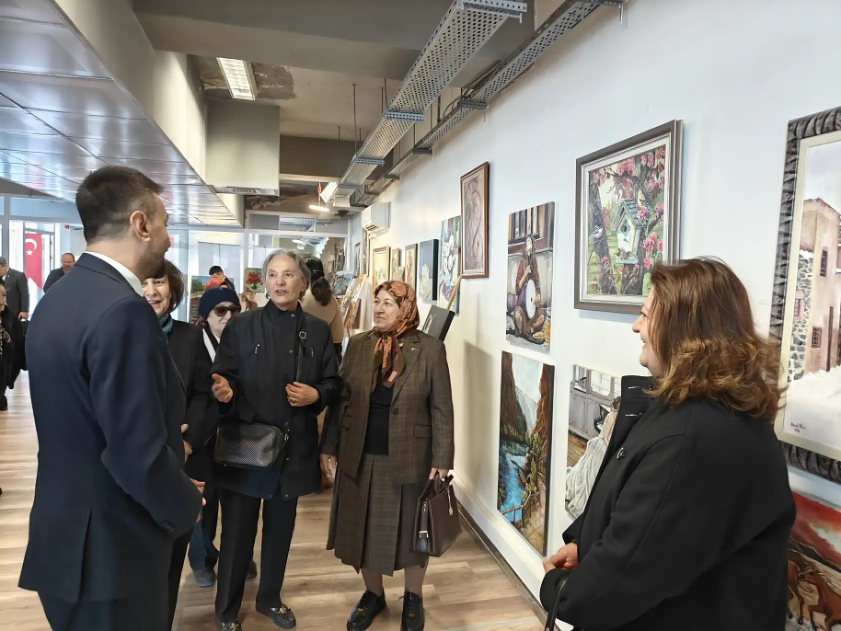 Kayseri'de 80 yaşındaki kadın 25 yıllık sanat sevgisini sürdürüyor