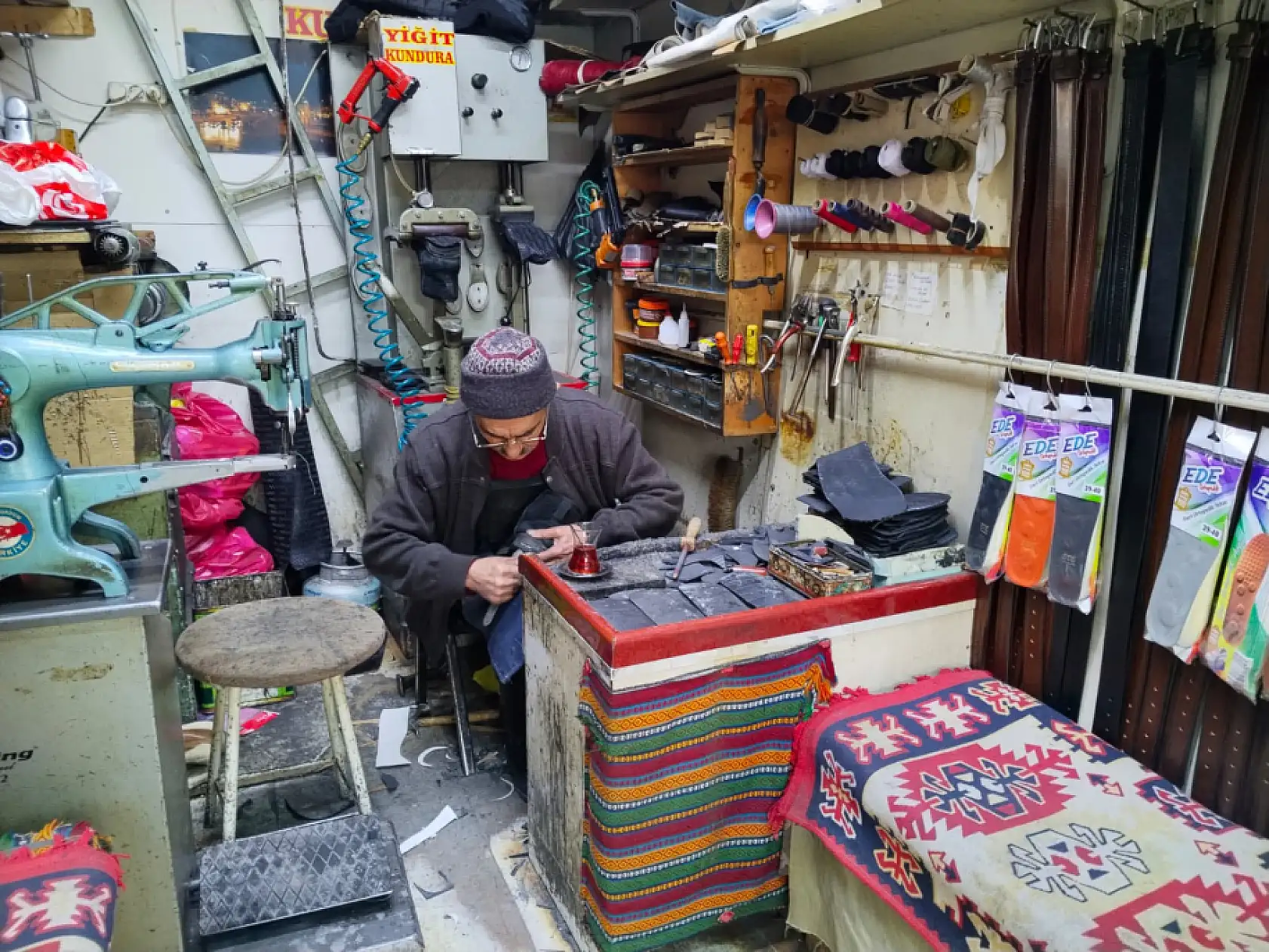 Kayseri'de kış ayakkabı tamirinde yoğunluk başladı