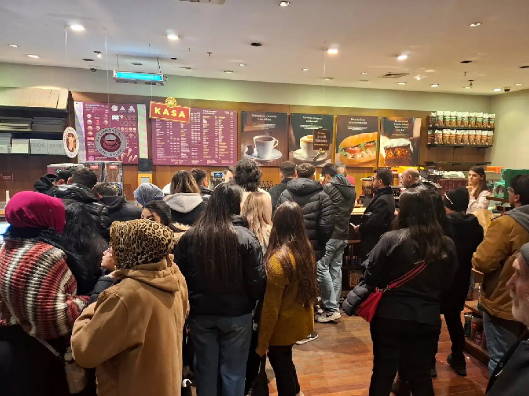 Kayseri'de uzun kuyruklar oluştu...