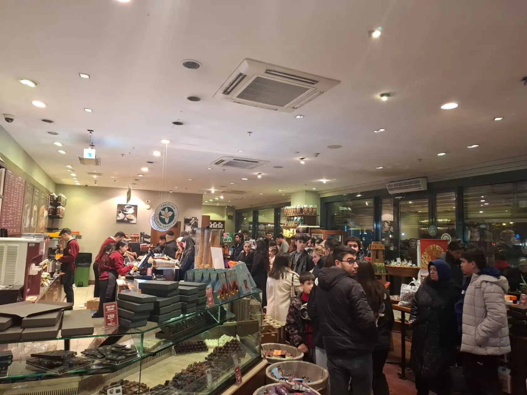 Kayseri'de uzun kuyruklar oluştu...