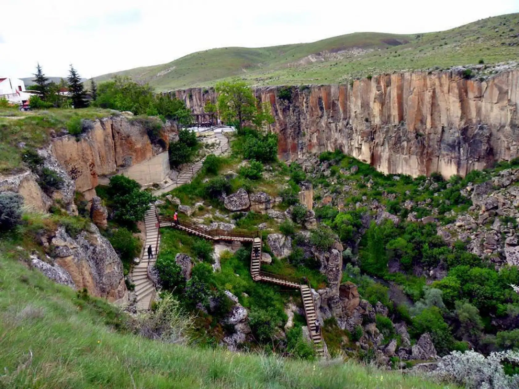 Kayseri'ye 149 kilometre… 382 basamakla iniliyor, gören hayran kalıyor!