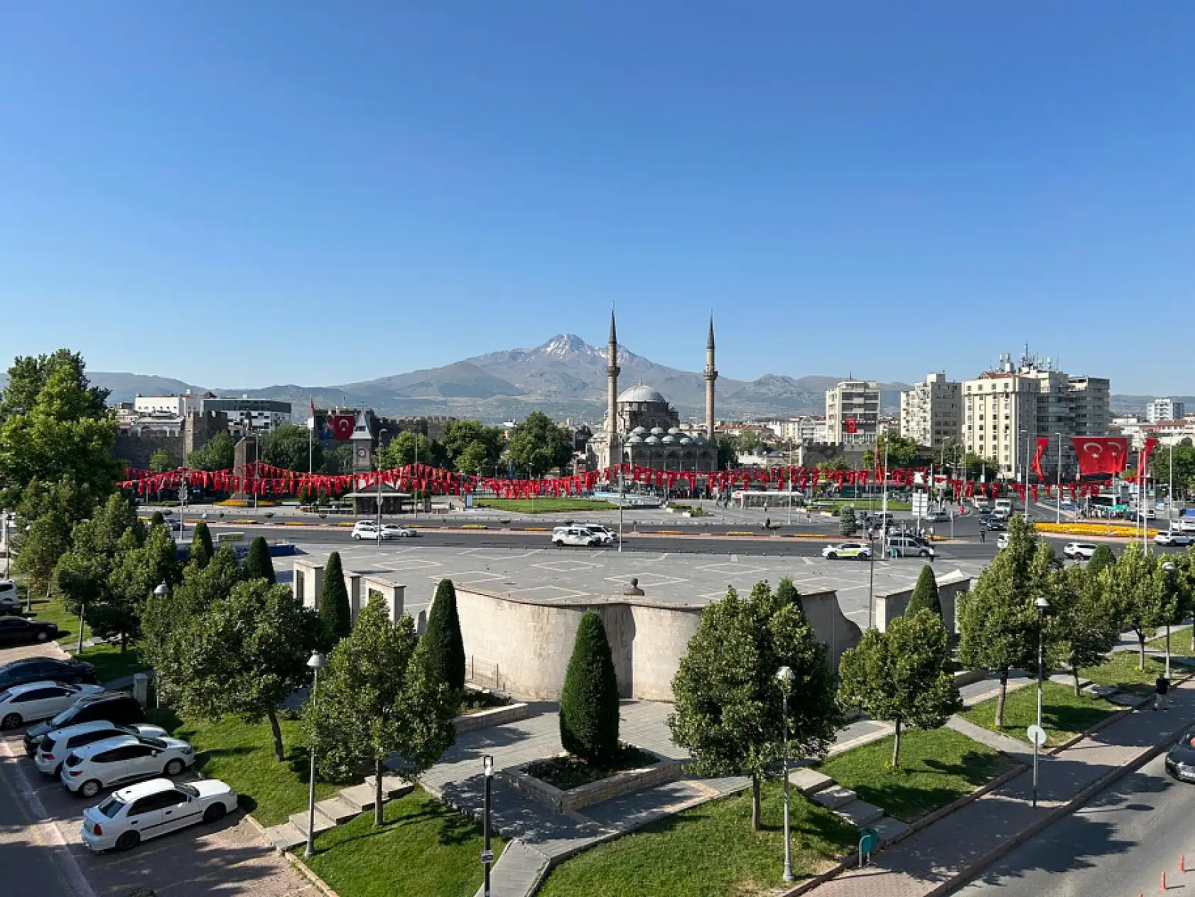 Kayseri yerel gazeteleri 25 Eylül sabahına hangi manşetlerle çıktı?