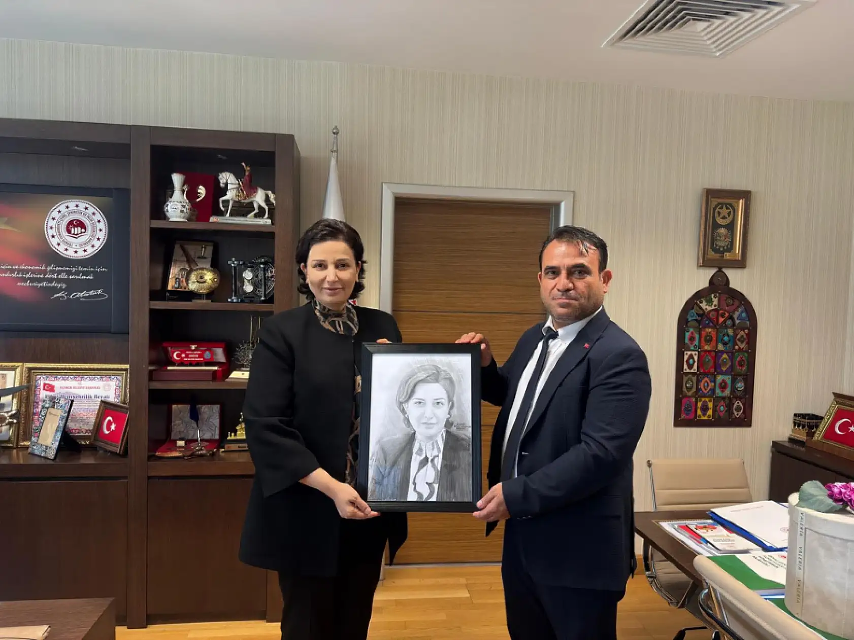 Kayseri kısa kısa: Türk Bayrağı, AK Parti, Develi, Cumhuriyet Meydanı...