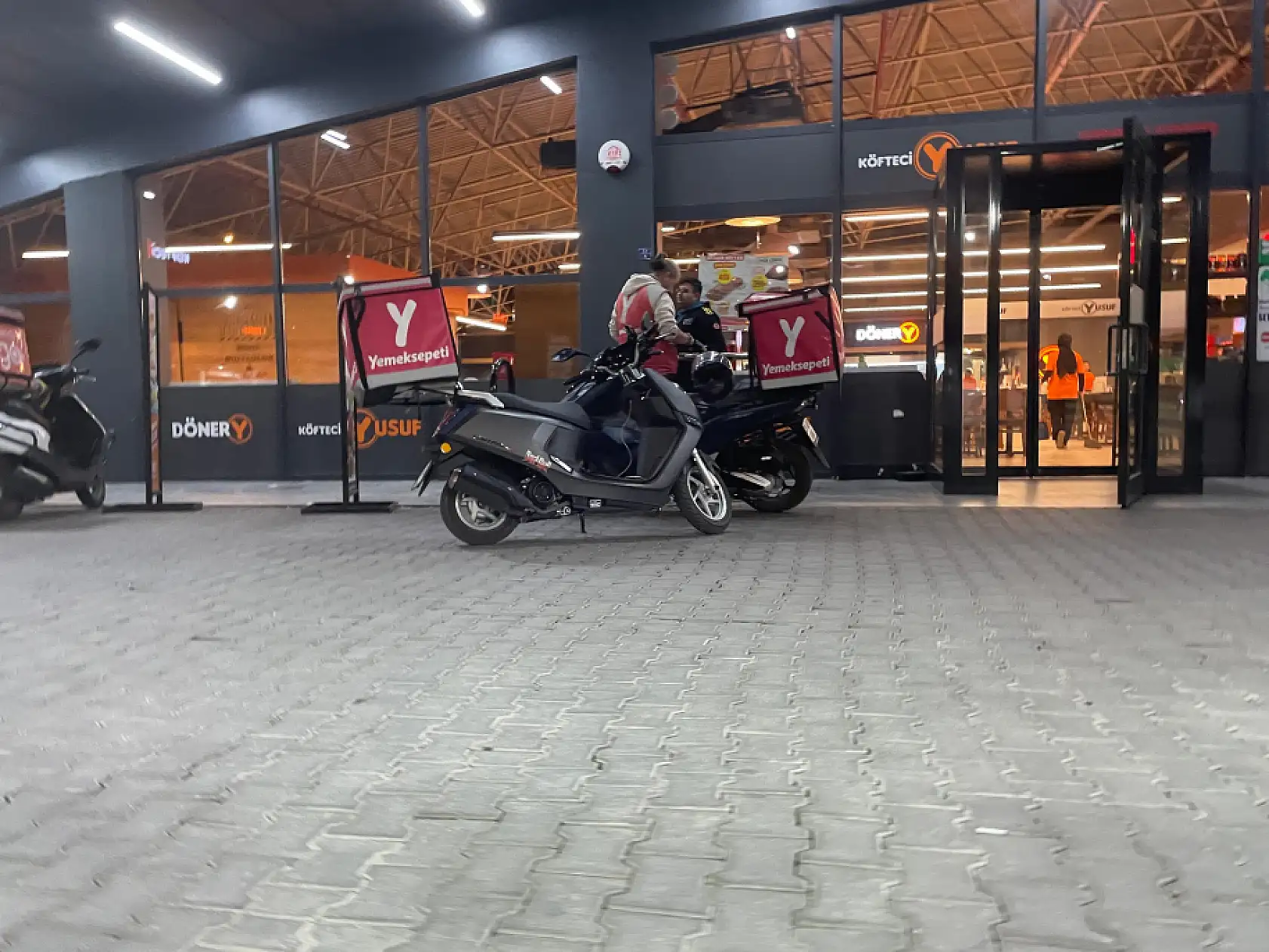 Köfteci Yusufʼta masalar boş kaldı - Kayseri şubesinde durumlar nasıl?