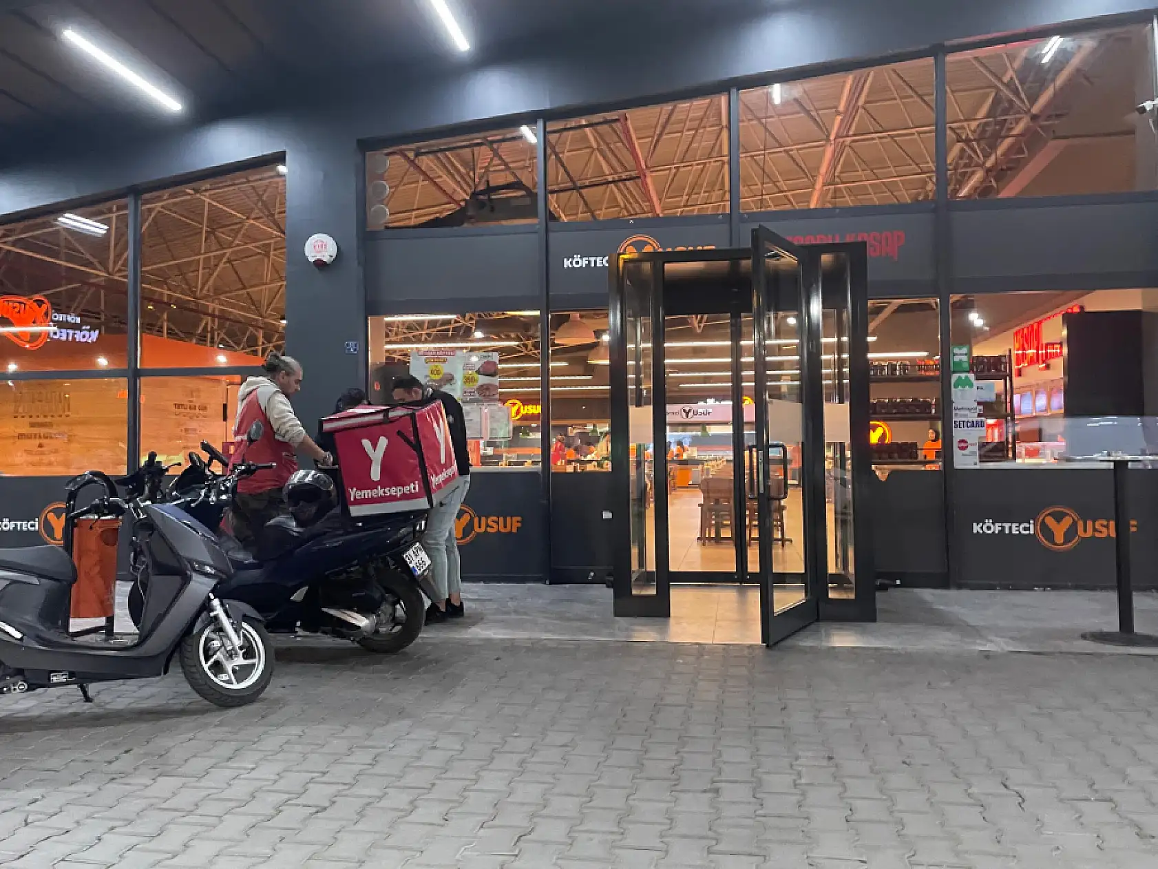 Köfteci Yusufʼta masalar boş kaldı - Kayseri şubesinde durumlar nasıl?