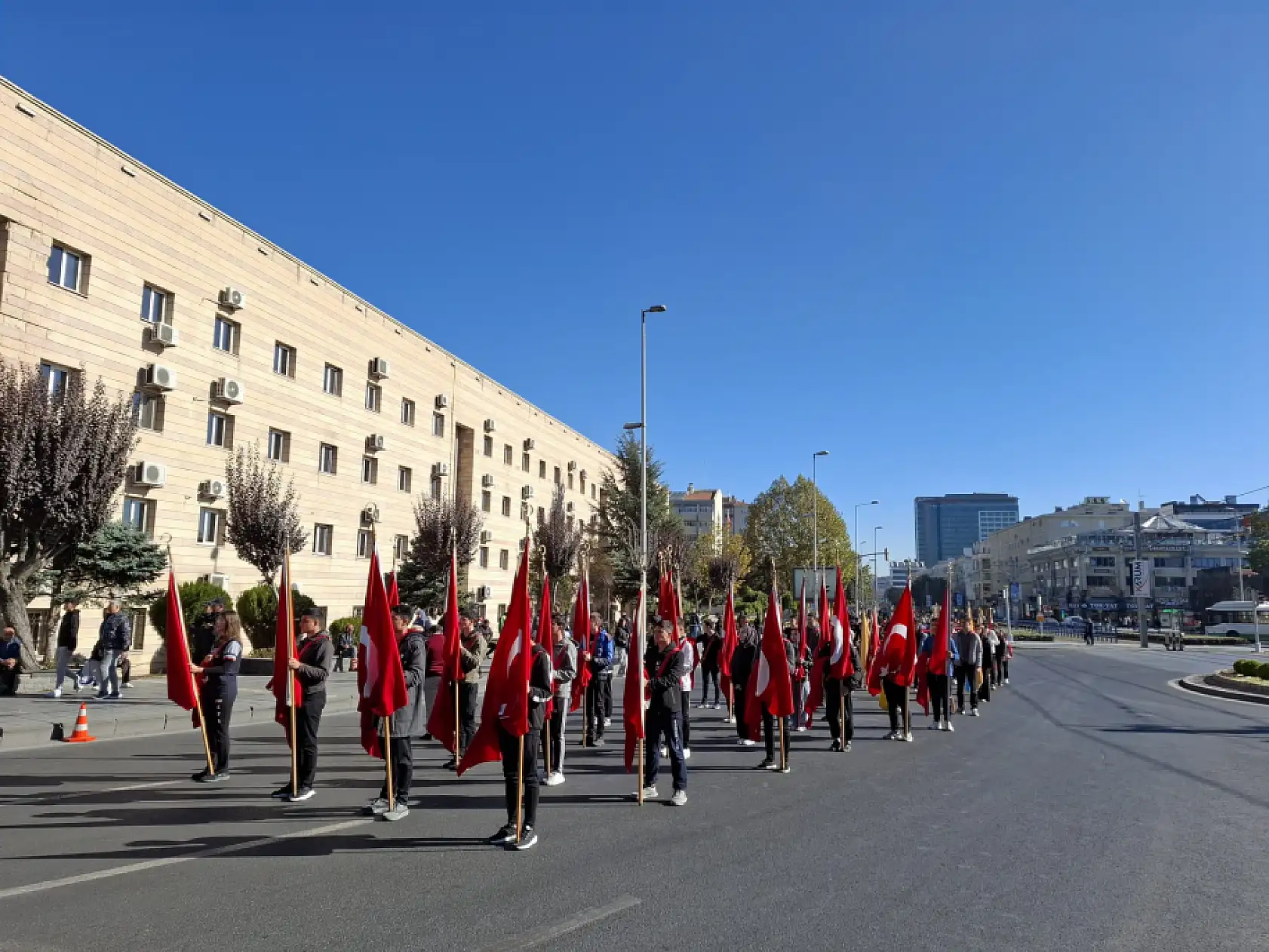 Cumhuriyet Meydanı kapatıldı- Kayserililer dikkat!