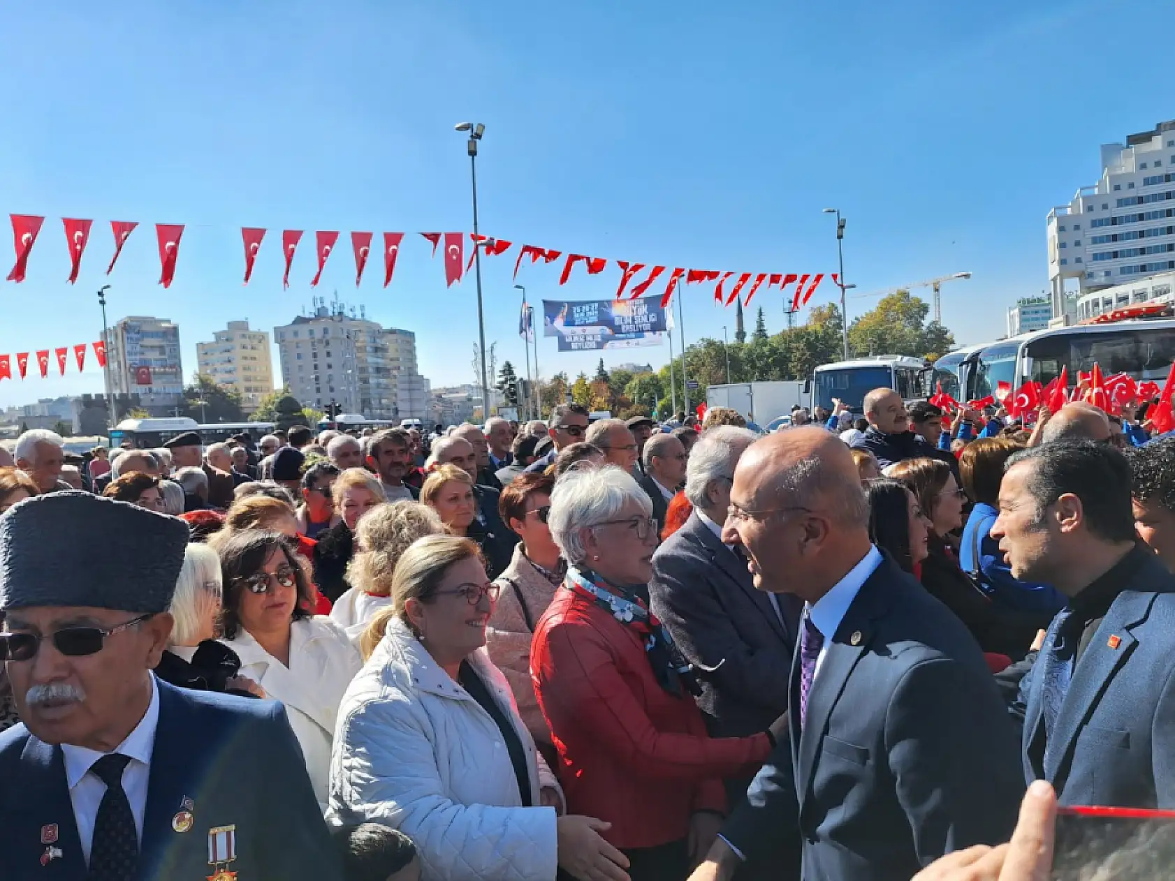 Cumhuriyet Meydanı'nda Büyük Tören!