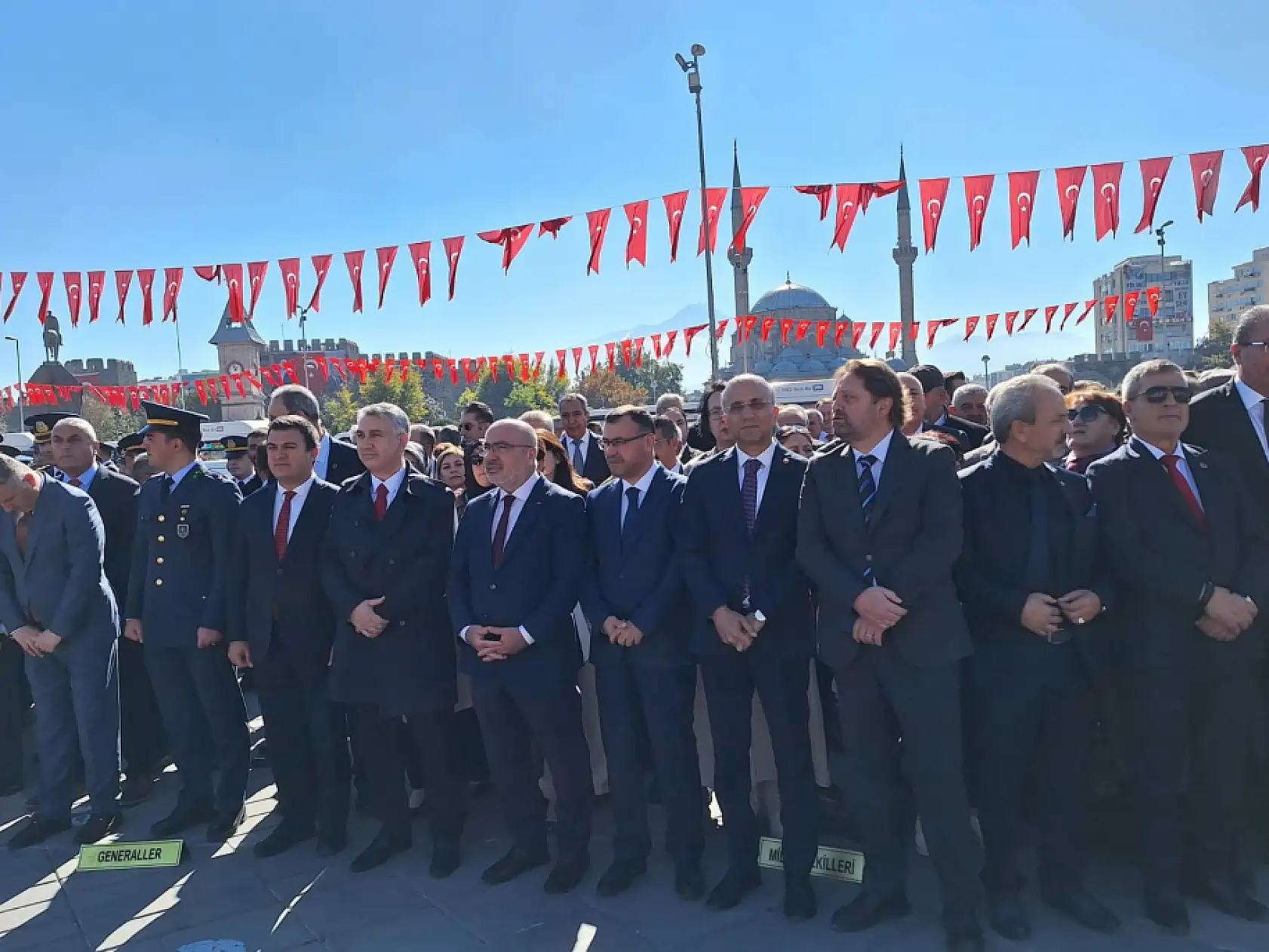 Cumhuriyet Meydanı'nda Büyük Tören!