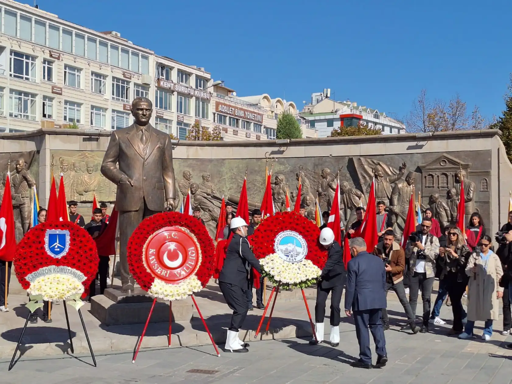 Cumhuriyet Meydanı'nda Büyük Tören!