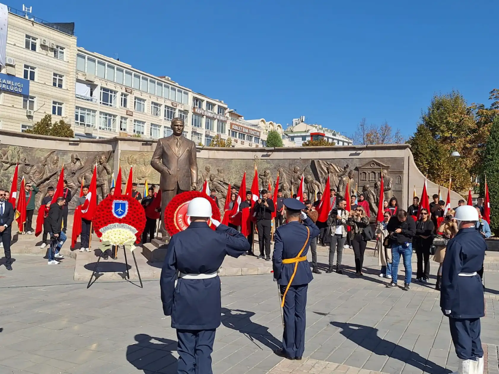 Cumhuriyet Meydanı'nda Büyük Tören!