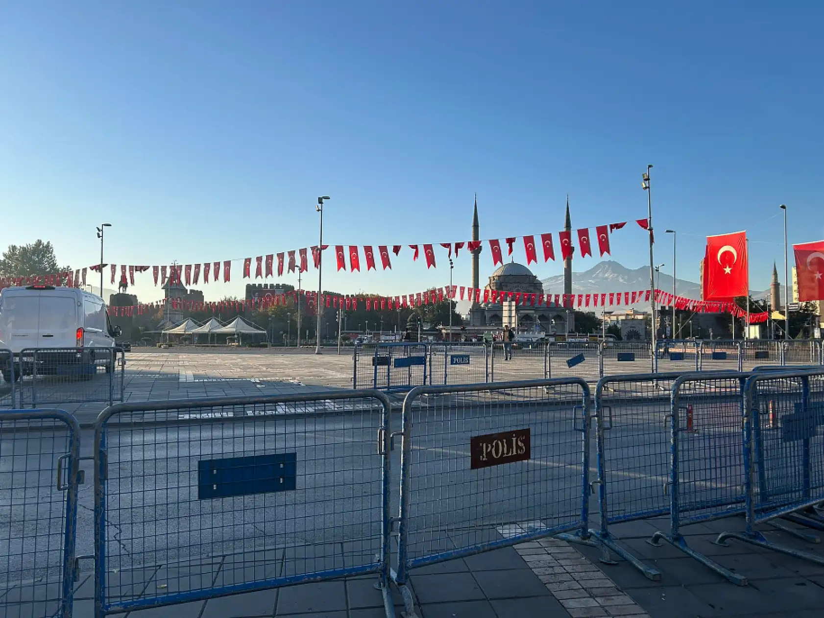 Kayseri Cumhuriyet Meydanı kapalı- Toplu taşıma kullanacaklar dikkat!