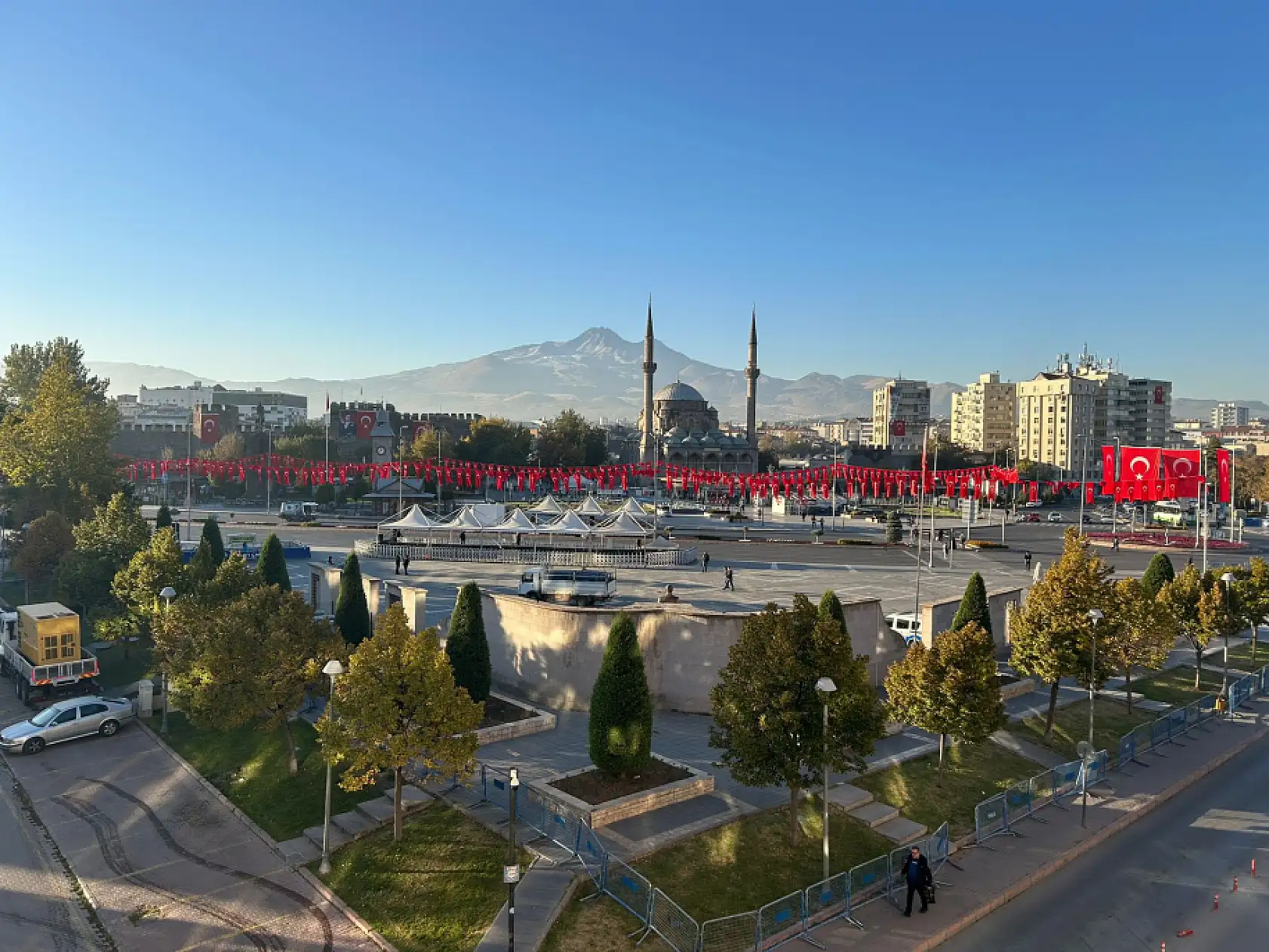 Kayseri Cumhuriyet Meydanı kapalı- Toplu taşıma kullanacaklar dikkat!