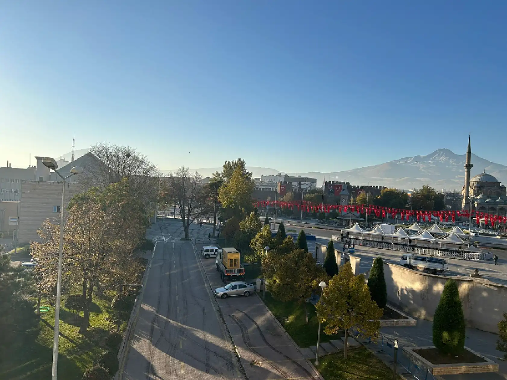 Kayseri Cumhuriyet Meydanı kapalı- Toplu taşıma kullanacaklar dikkat!