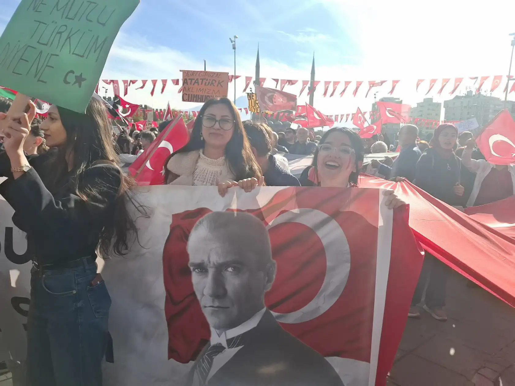 Kayseri'de Cumhuriyet Bayramı sokaklara taştı – Renkli anlar dikkat çekti!