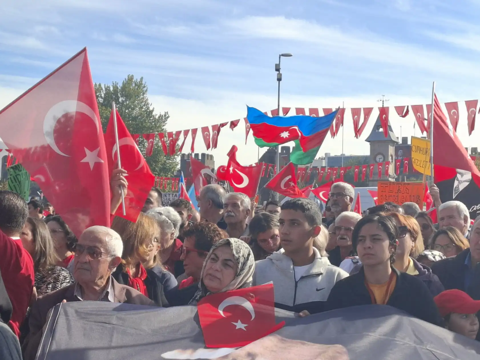 Kayseri'de Cumhuriyet Bayramı sokaklara taştı – Renkli anlar dikkat çekti!