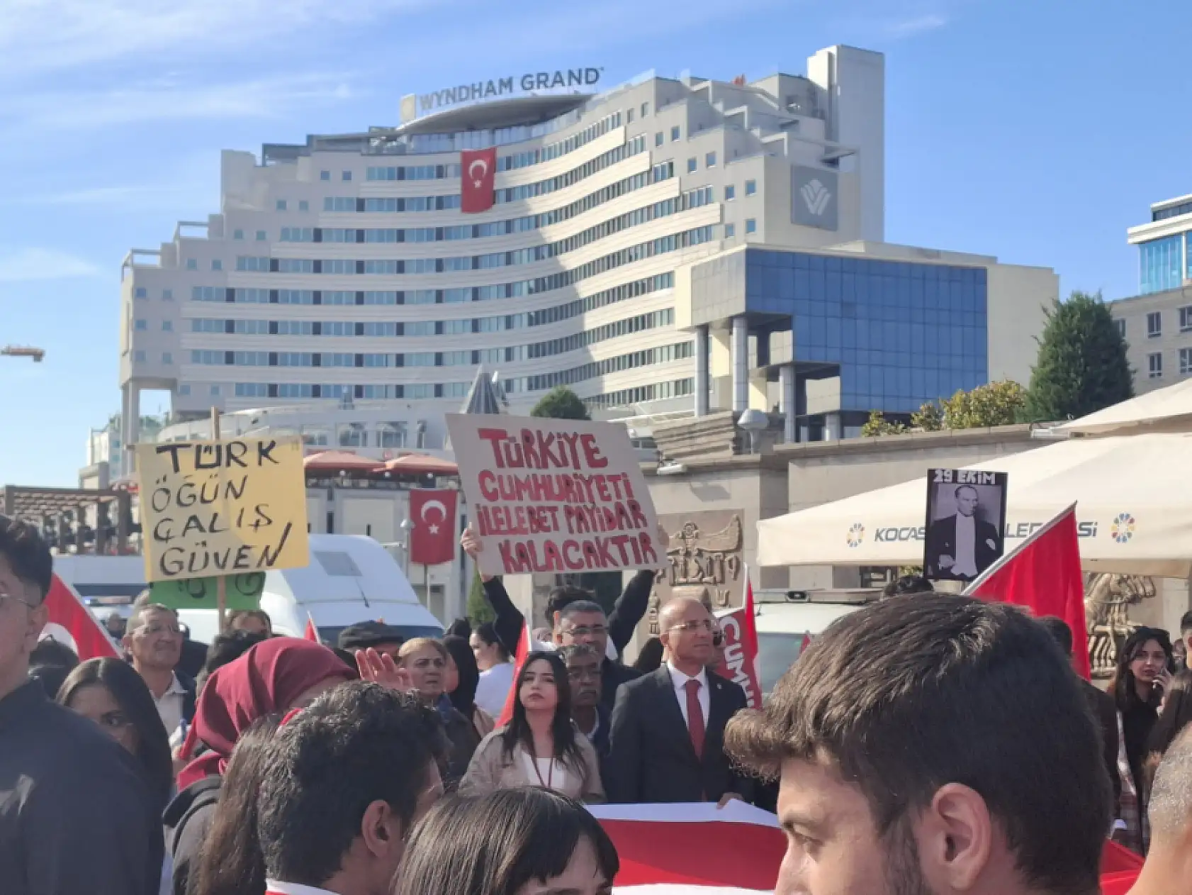 Kayseri'de Cumhuriyet Bayramı sokaklara taştı – Renkli anlar dikkat çekti!