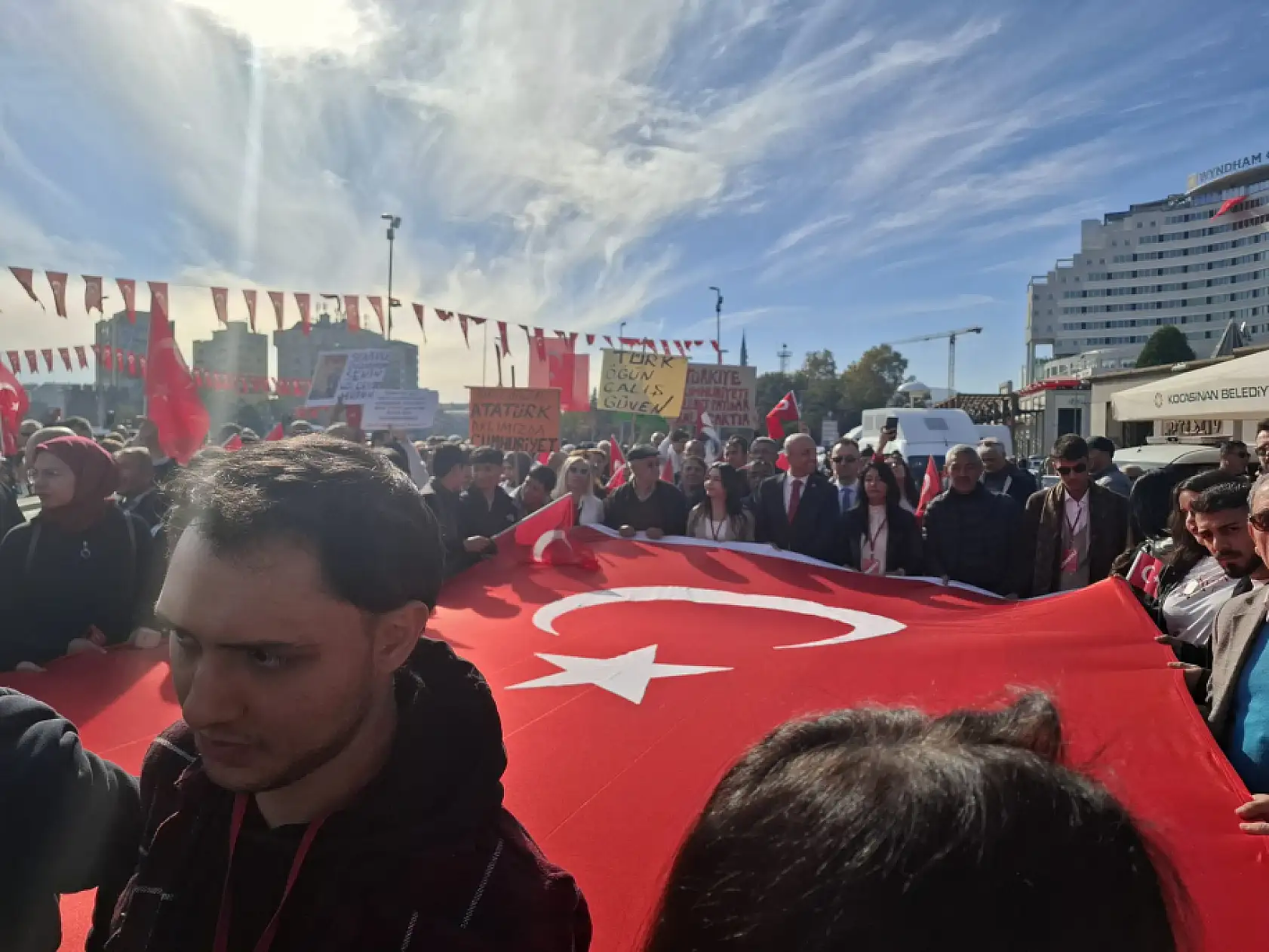 Kayseri'de Cumhuriyet Bayramı sokaklara taştı – Renkli anlar dikkat çekti!