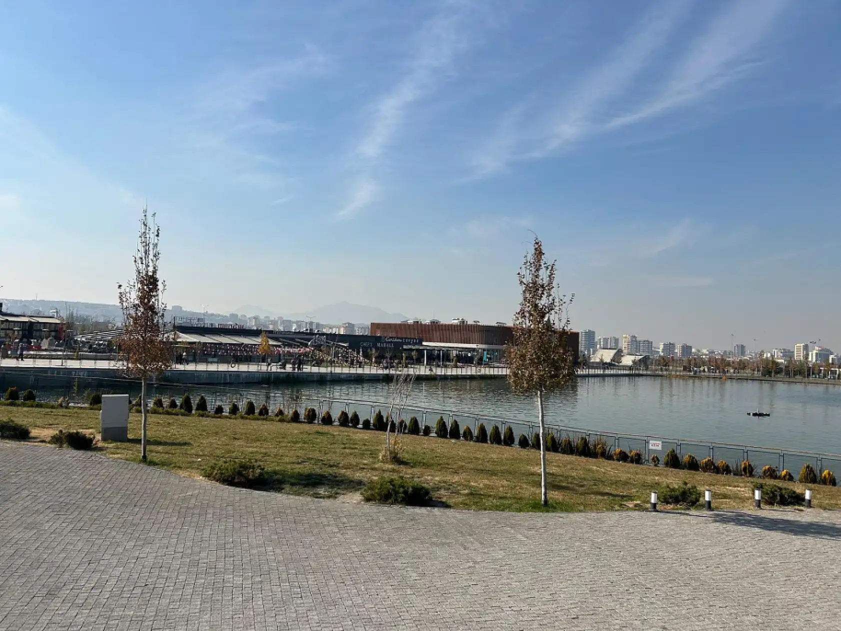 Millet Bahçesi'nde Lüks Markalar Yarışıyor: Fiyatlar Bir Kez Daha Güncellendi!