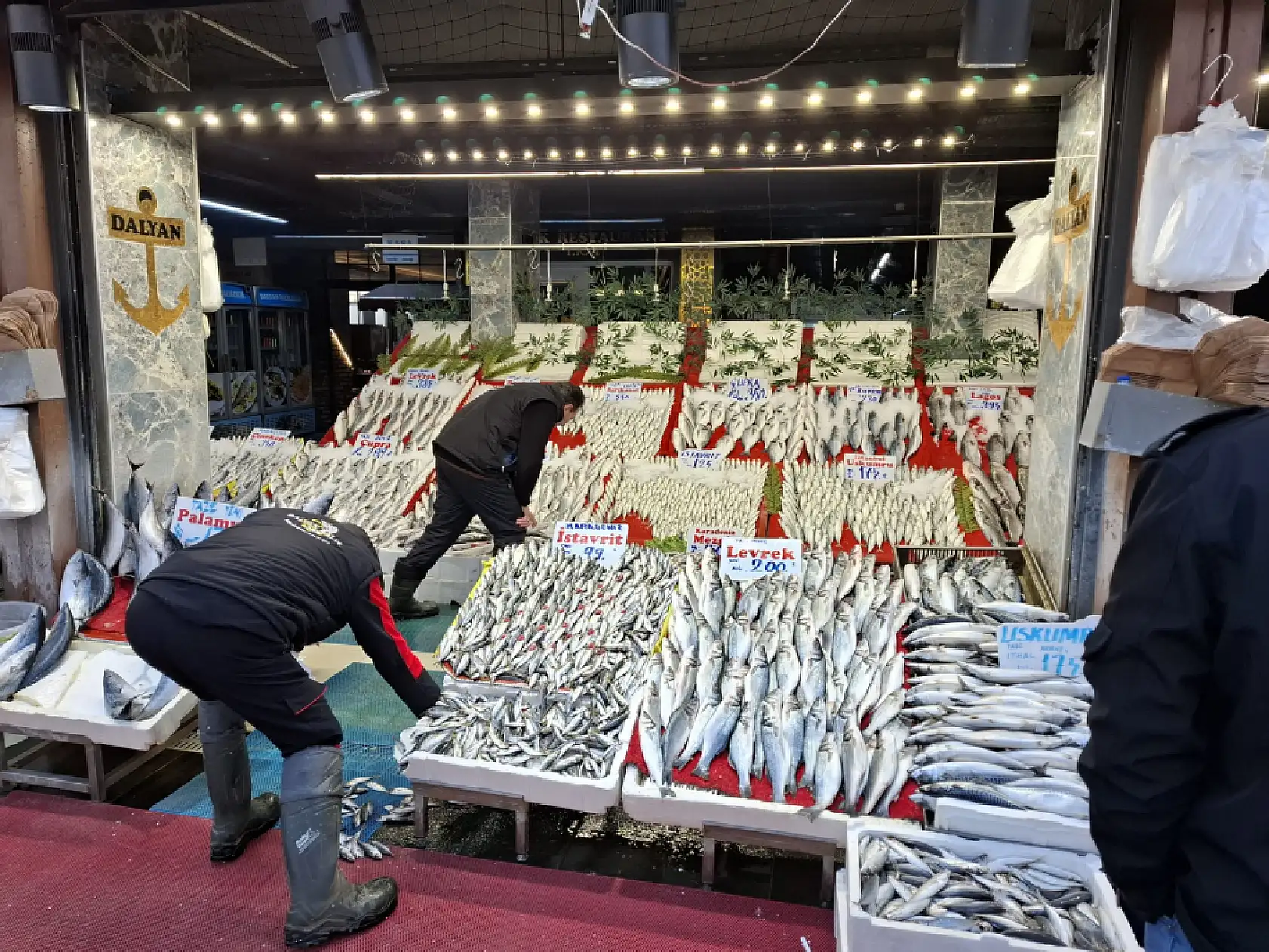 Kayseri'deki kar tezgahları şenlendirdi: İşte güncel fiyatlar!