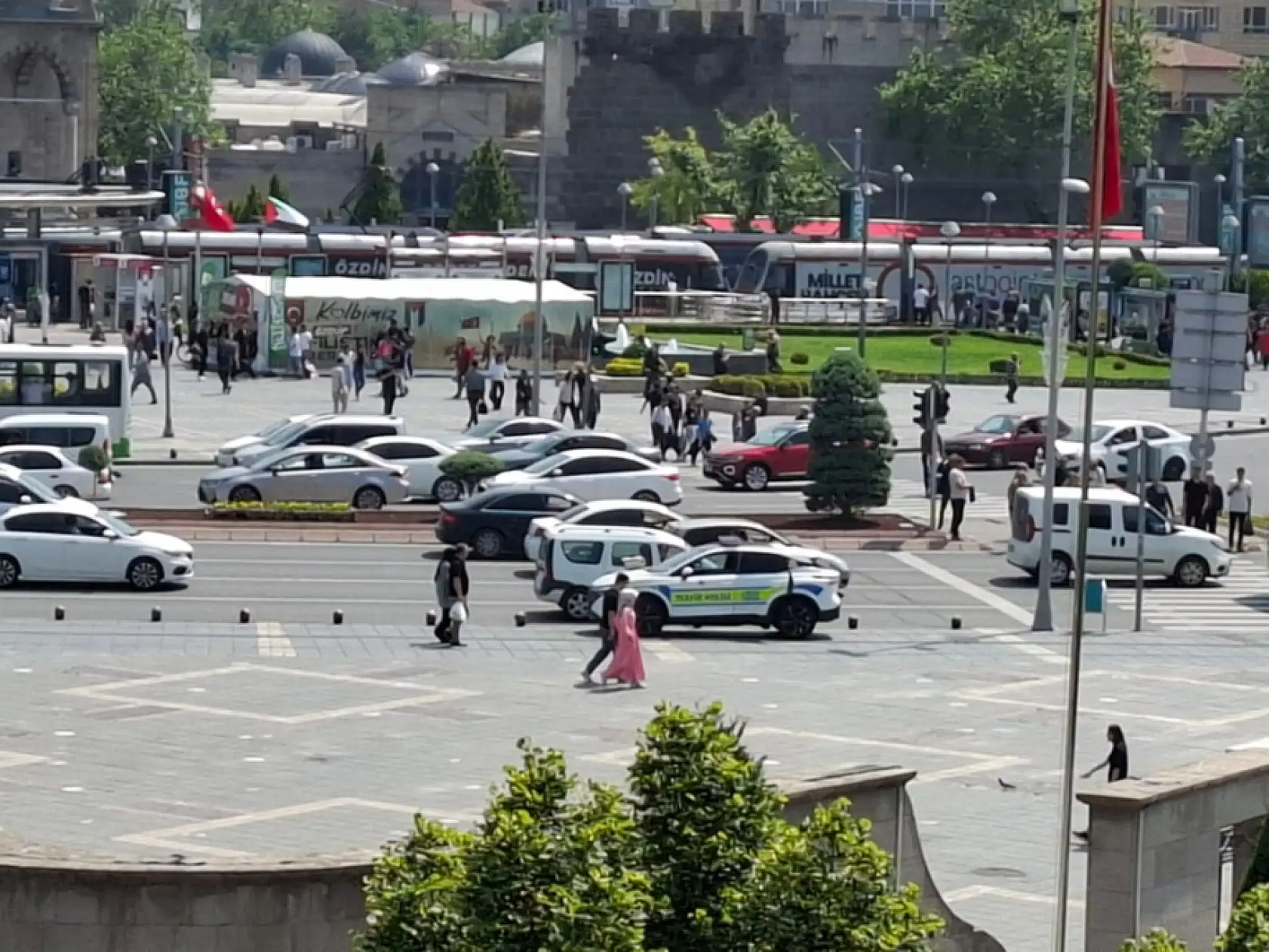 Kayseri tıklım tıklım… İşte bayram öncesi şehrin nabzını gösteren kareler!