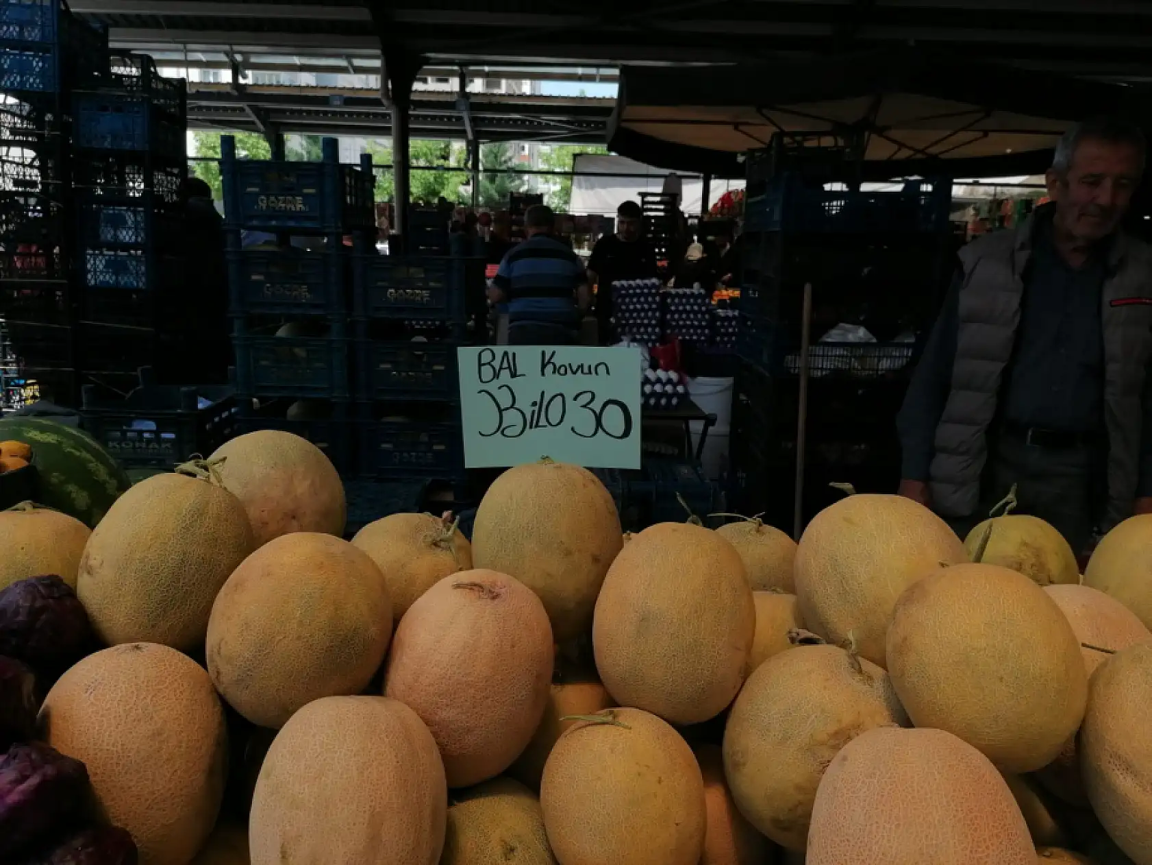 Hal'de fiyatlar uçtu: Hangi meyve 450 TL'ye dayandı, hangisi 6 TL'ye düştü?