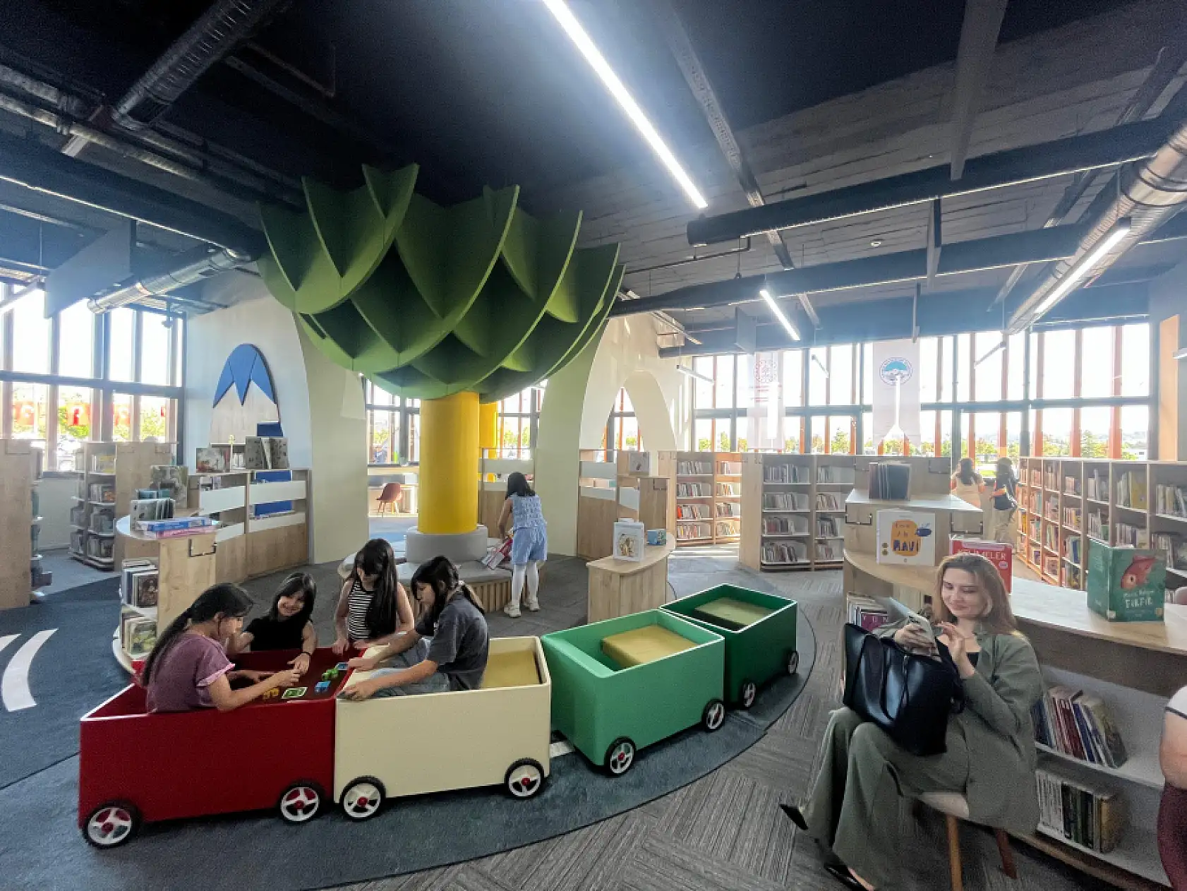 Millet Bahçesi'nde merak edilen üçgen bina açıldı!