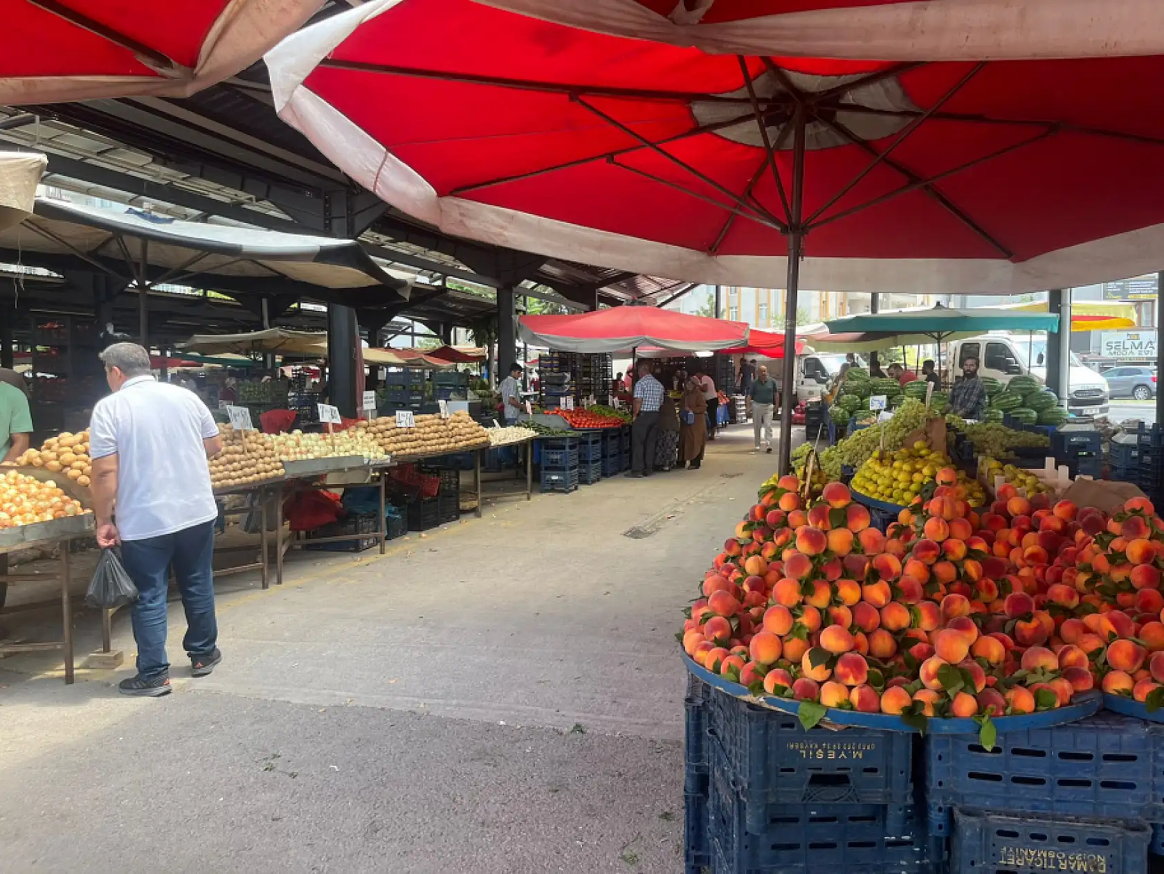 Kayseri'de kışlık telaşı fiyat duvarına çarptı: Semt pazarı el yakıyor!