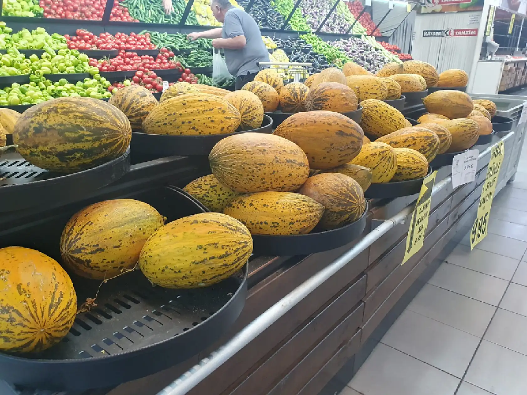 Kilosu 9 TL'ye düştü: Kayserililer tezgahlara hücum etti!