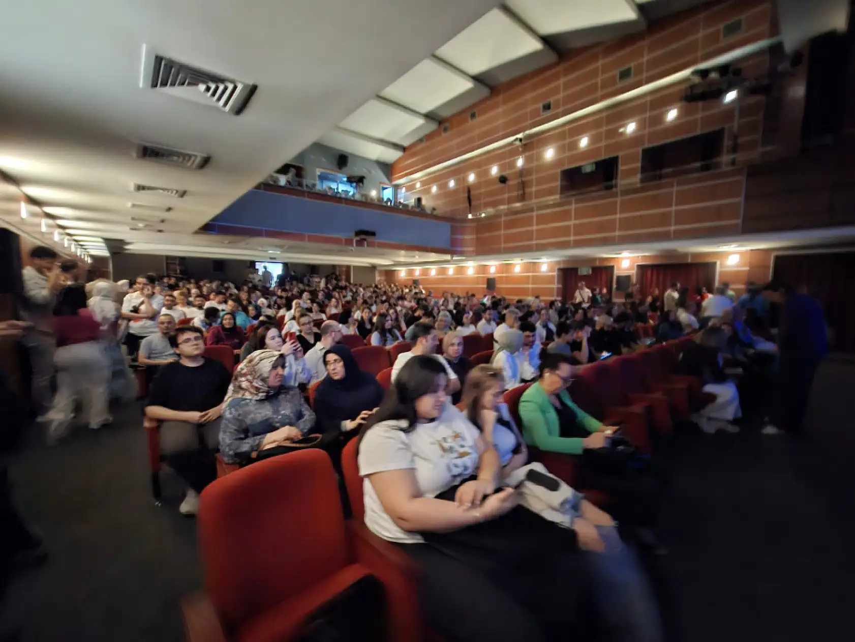 Kayseri'de ''Şekerpare'' fırtınası: Kahkahalar, alkışlar ve görsel şölen bir arada!