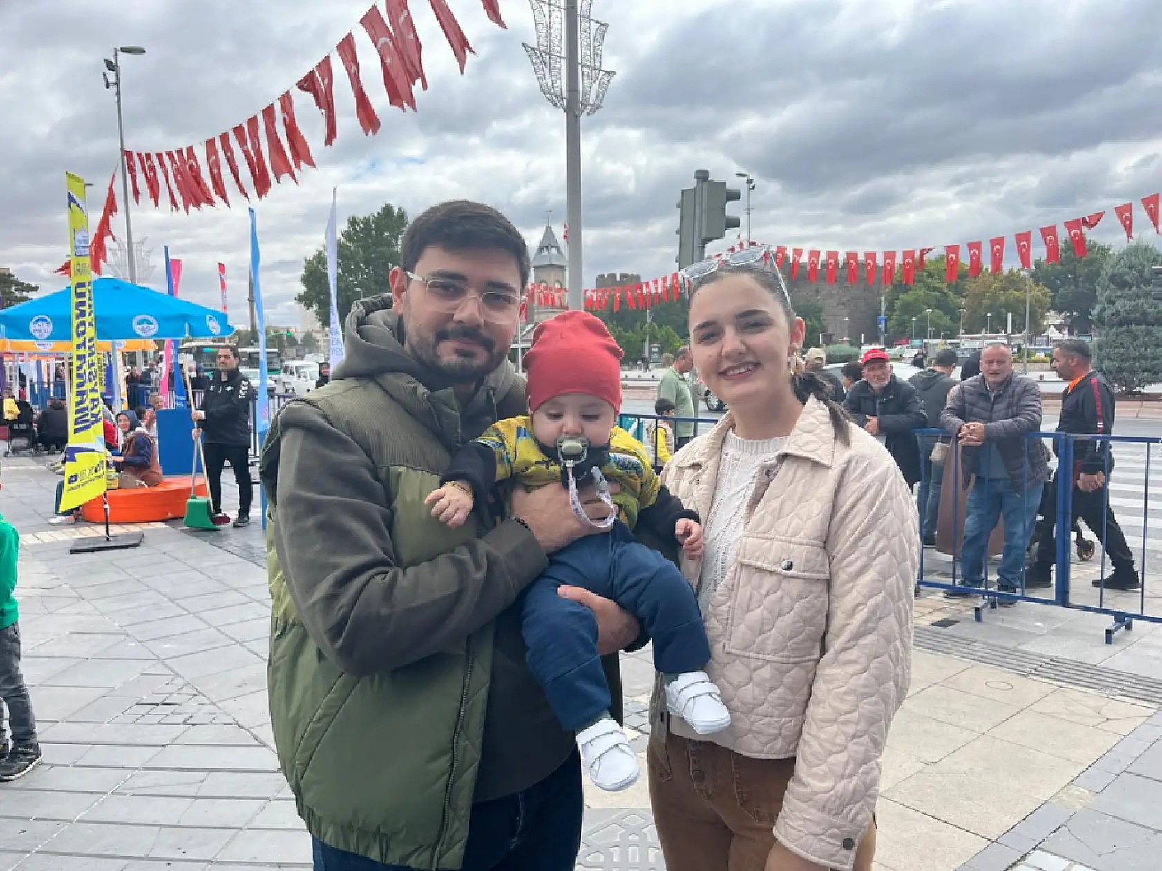 Kayseri Cumhuriyet Meydanı renkli görüntülere sahne oldu: İşte maratonun ilk gününden görüntüler!