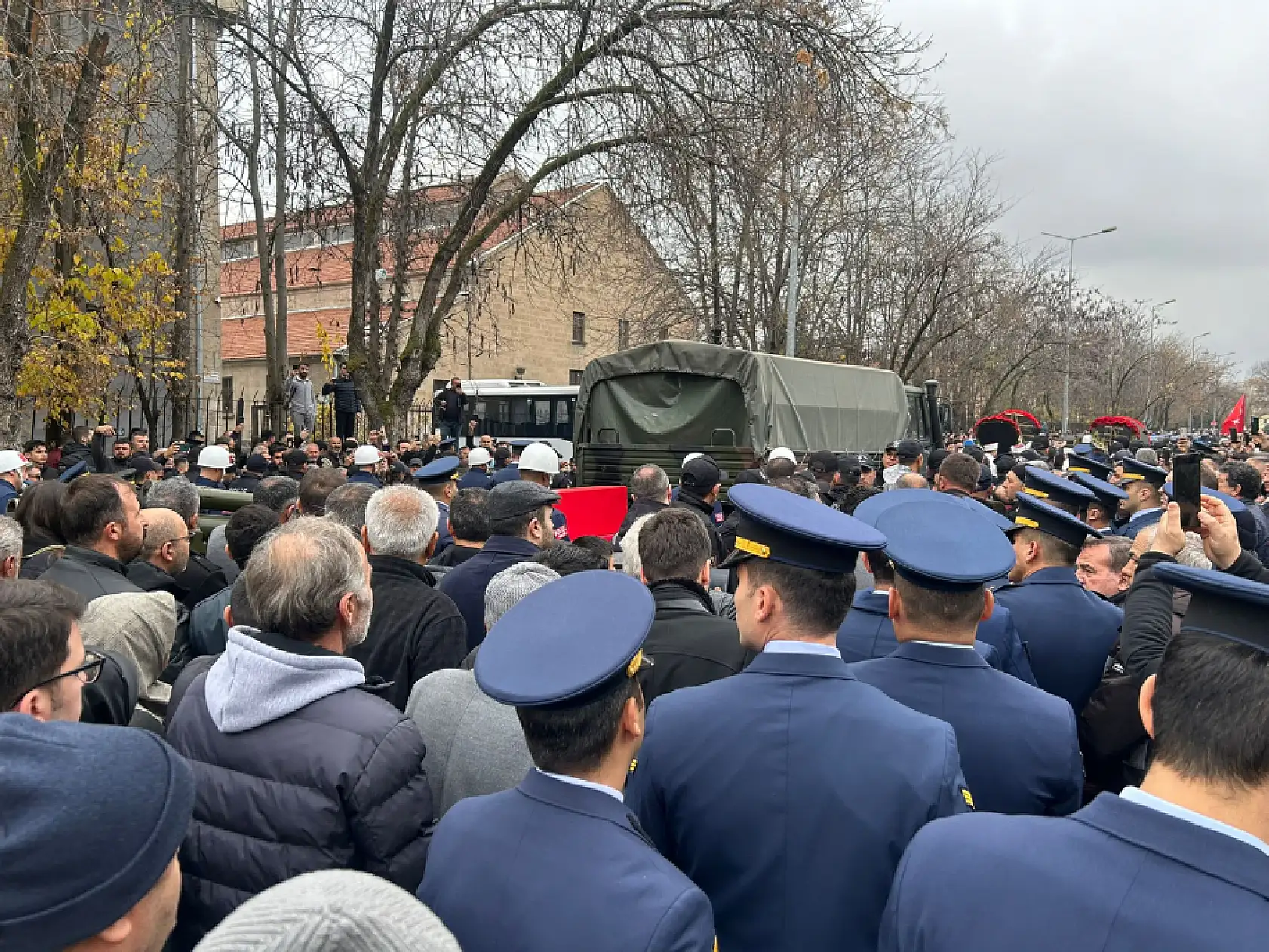 Kayseri şehidini uğurluyor… Yürek yakan veda…
