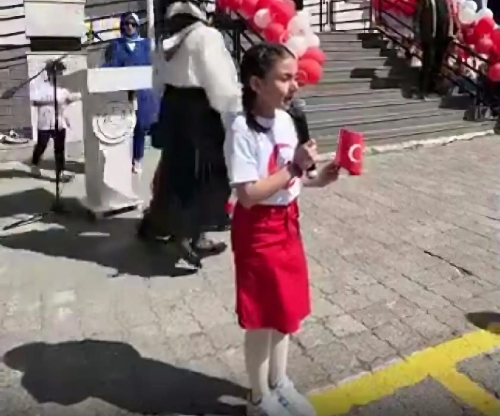 Minikler sahneye çıktı, Develi alkışlarla yankılandı!