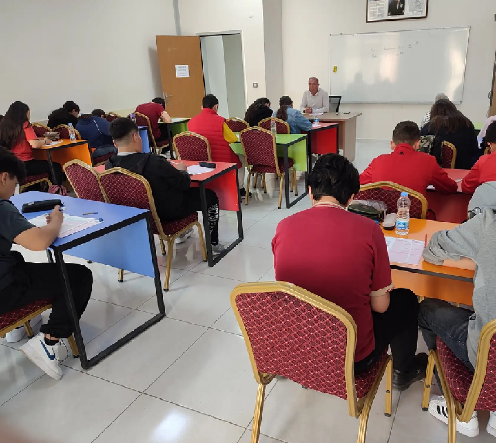 Büyükşehir'in eğitim desteği ilçelere yayılıyor